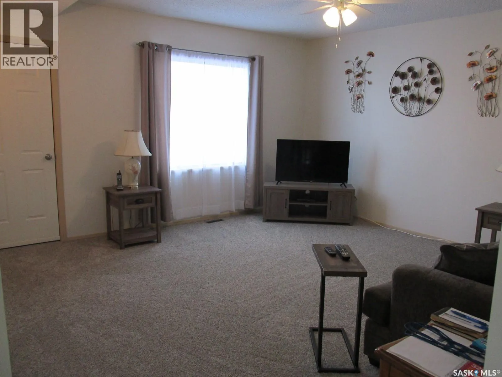 318 6th AVENUE W