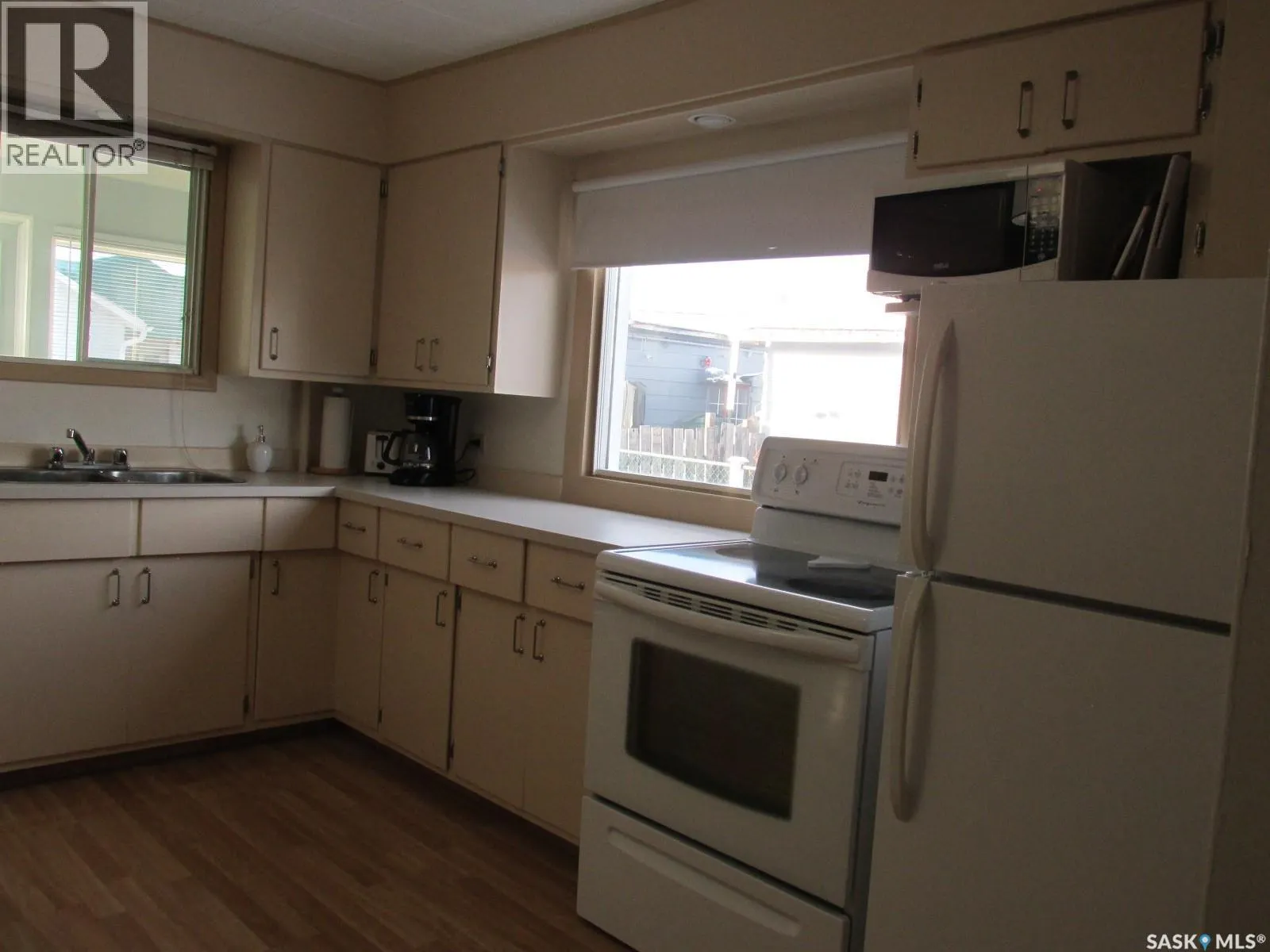 318 6th AVENUE W