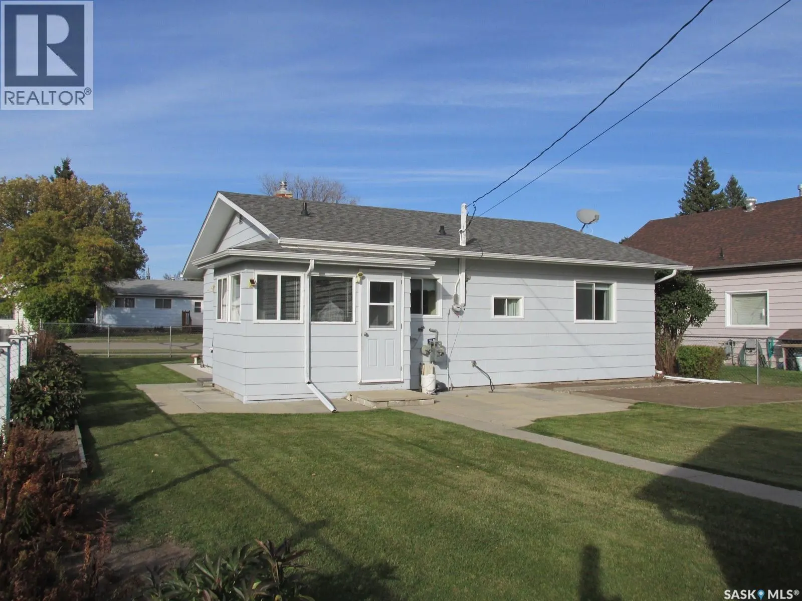 318 6th AVENUE W