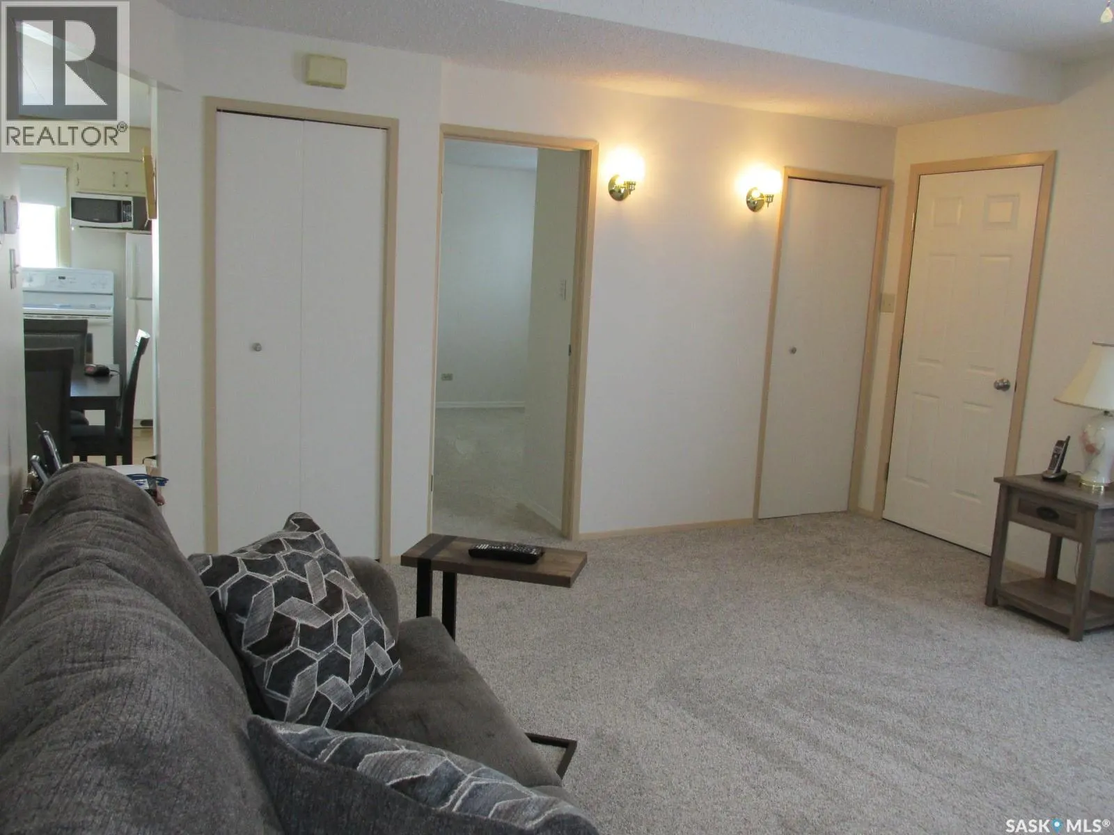 318 6th AVENUE W
