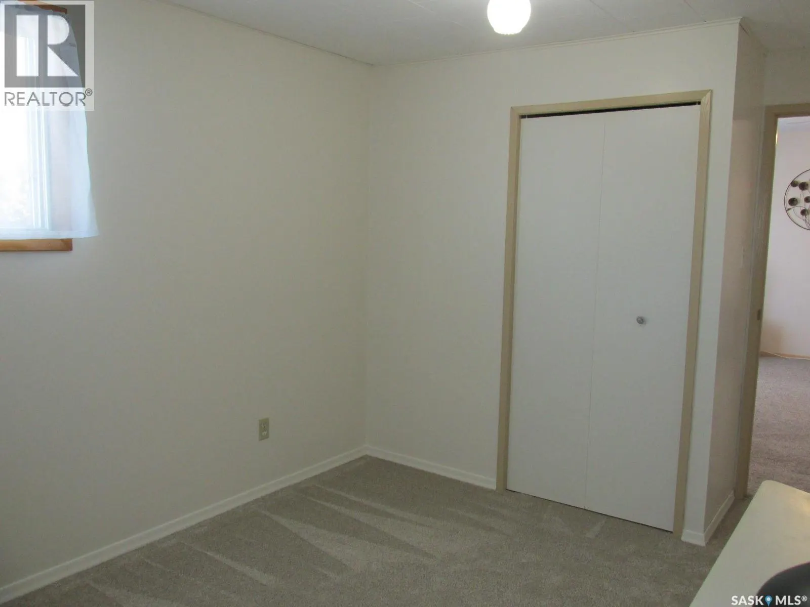 318 6th AVENUE W