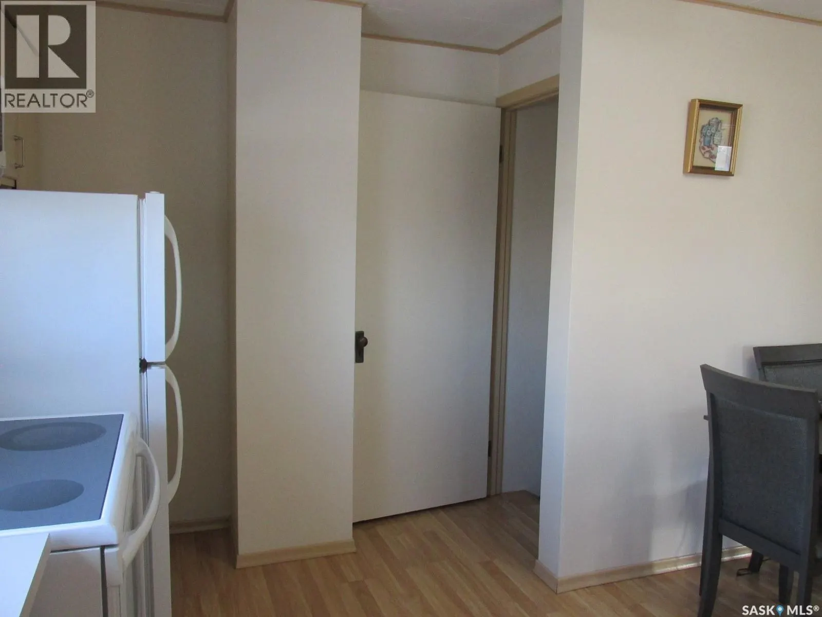 318 6th AVENUE W
