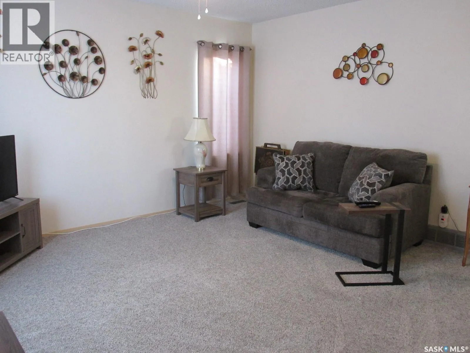 318 6th AVENUE W