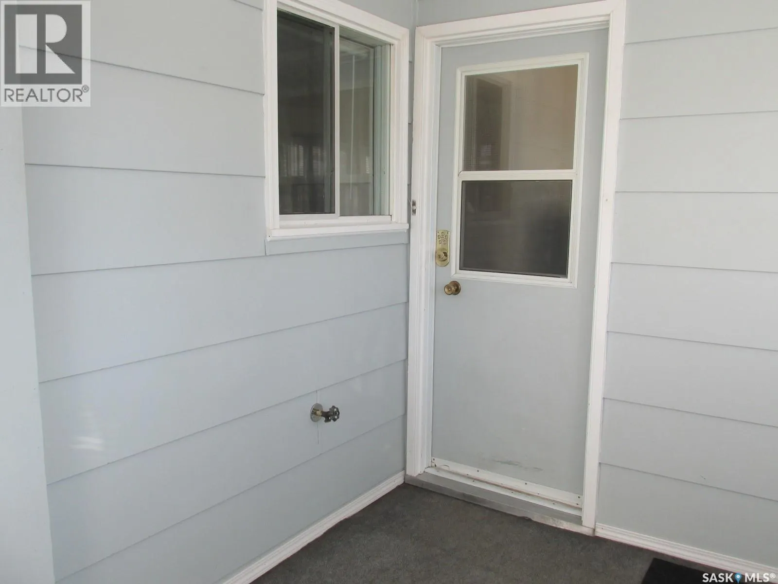 318 6th AVENUE W