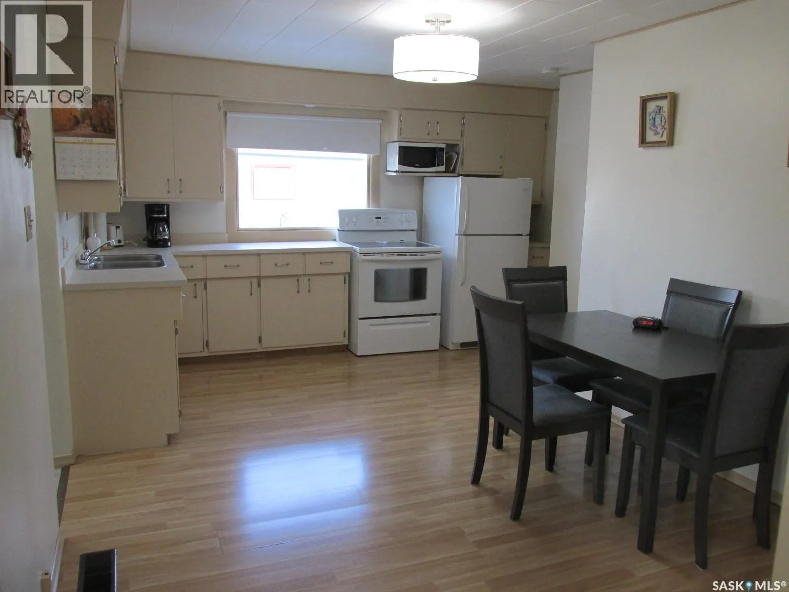 318 6th AVENUE W
