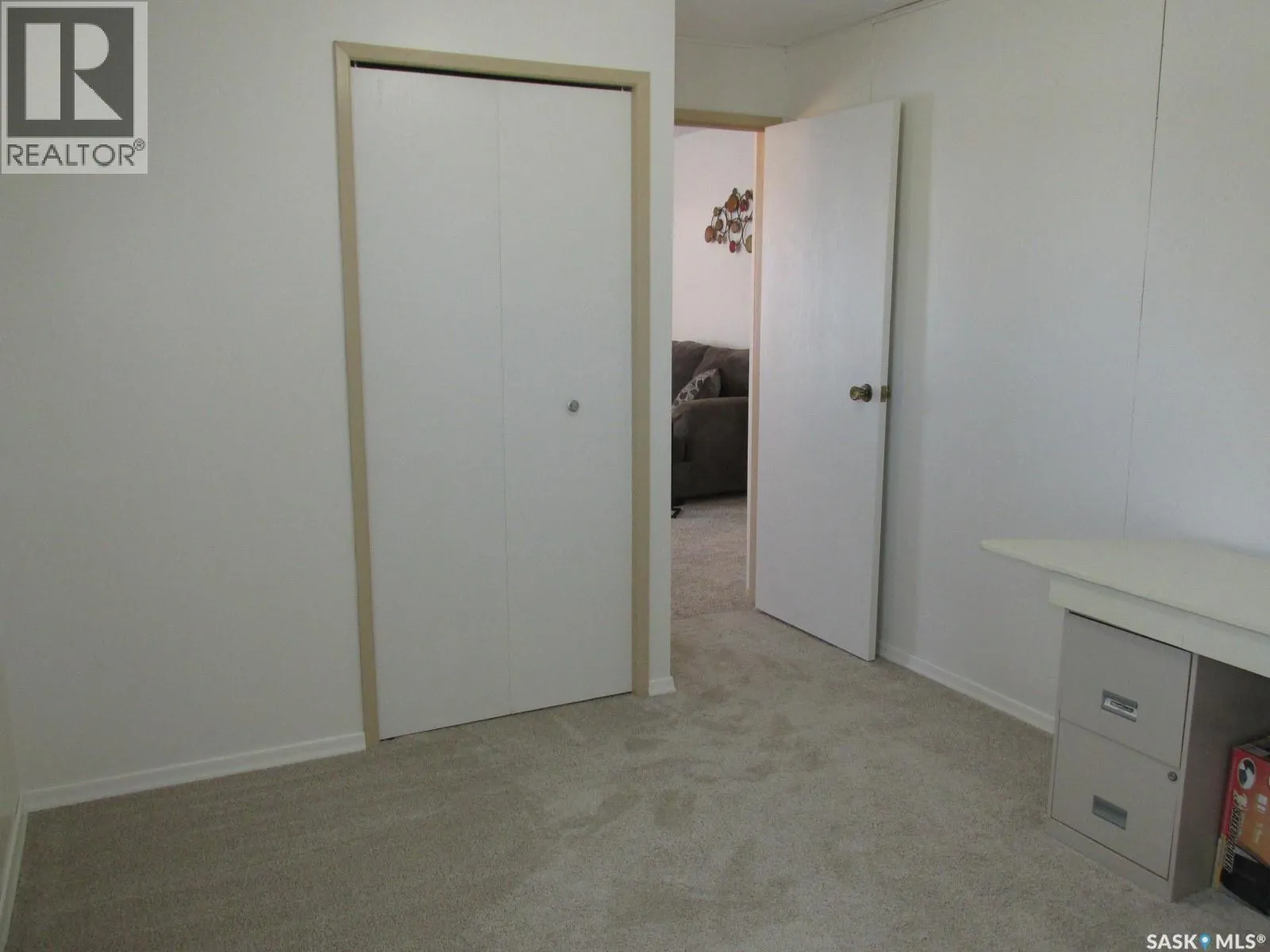 318 6th AVENUE W