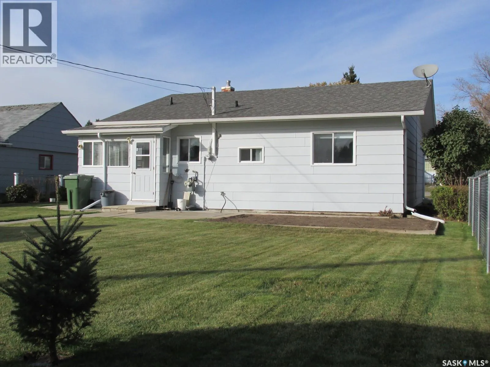 318 6th AVENUE W