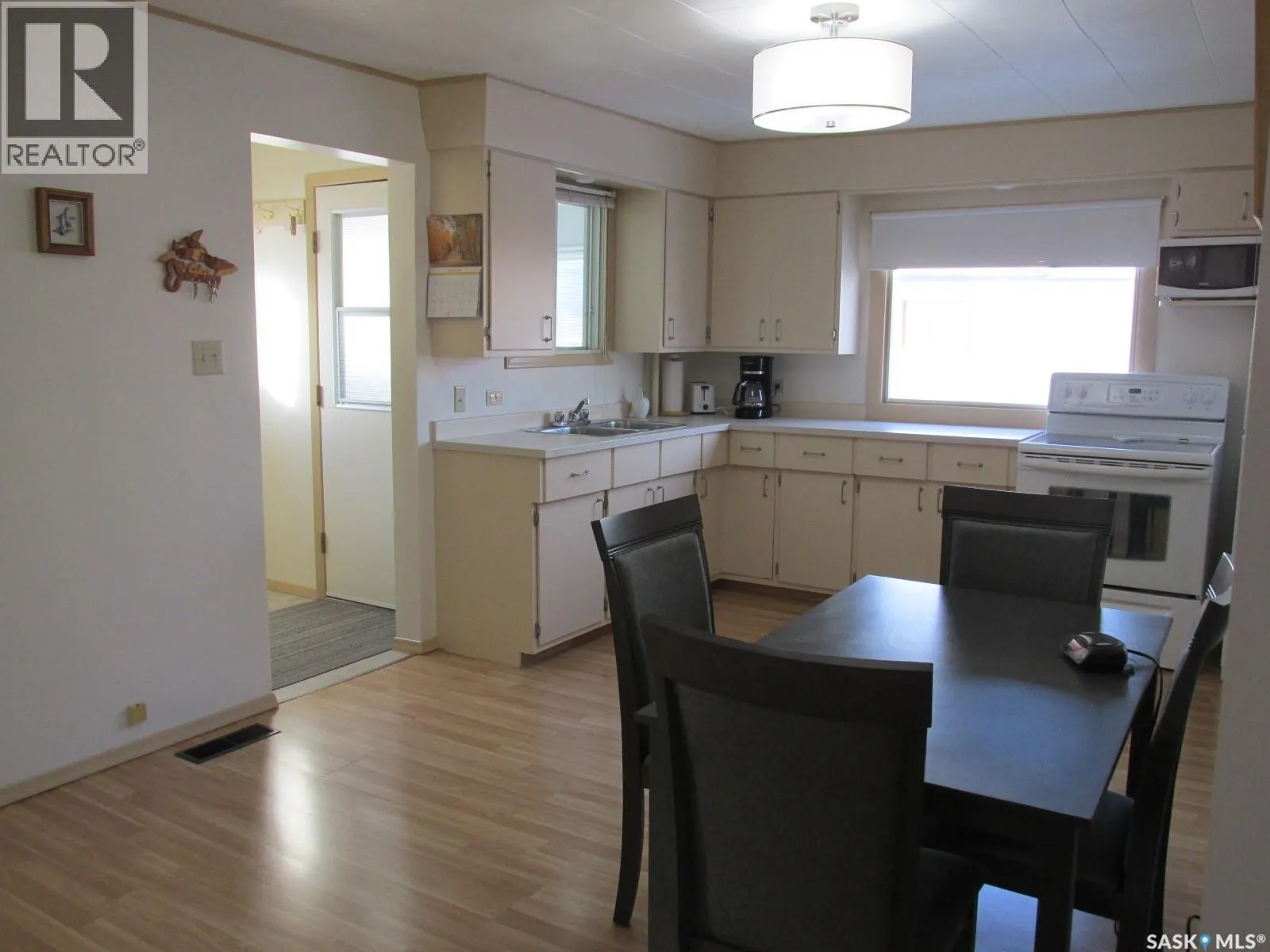 318 6th AVENUE W