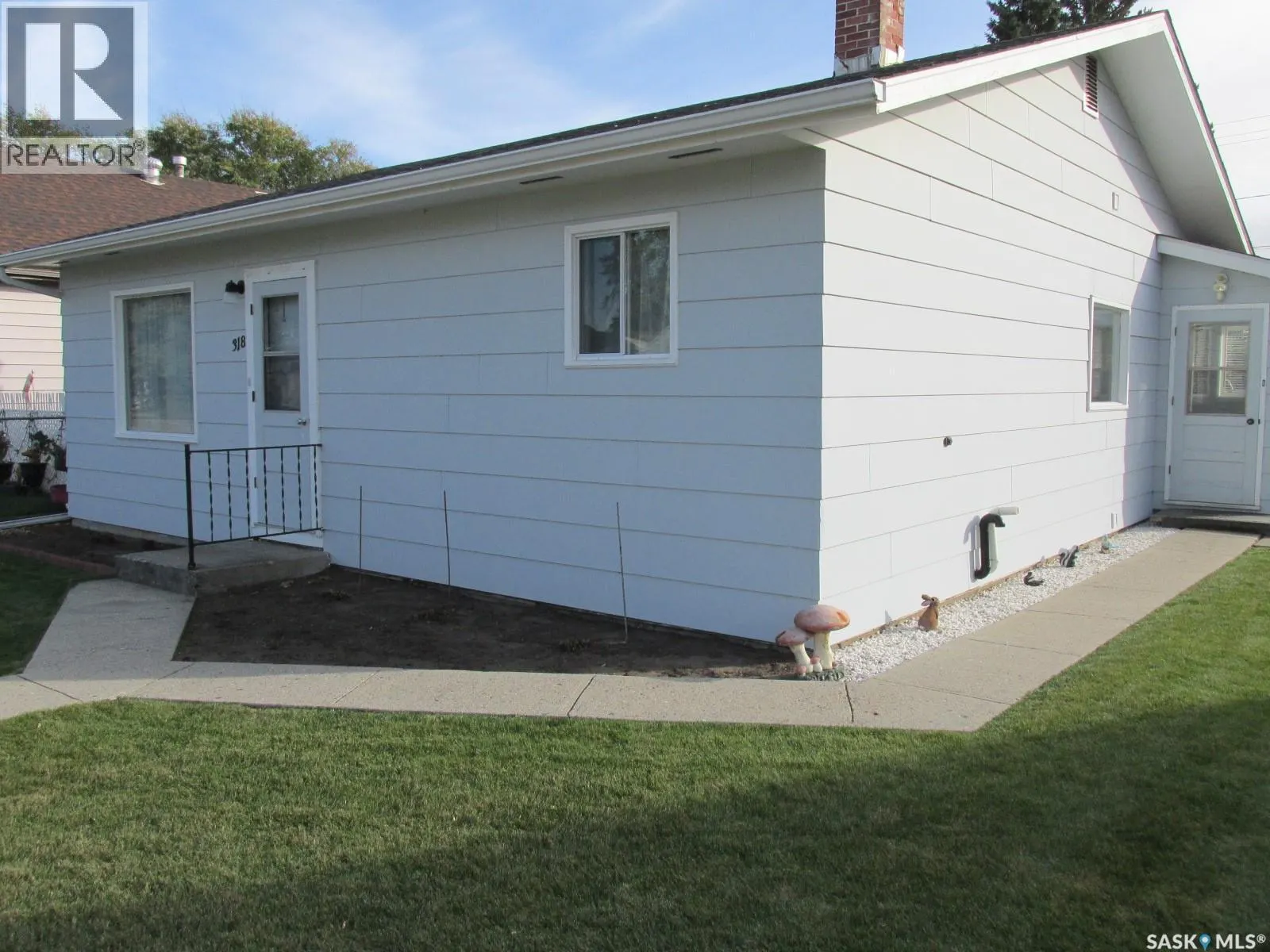 318 6th AVENUE W