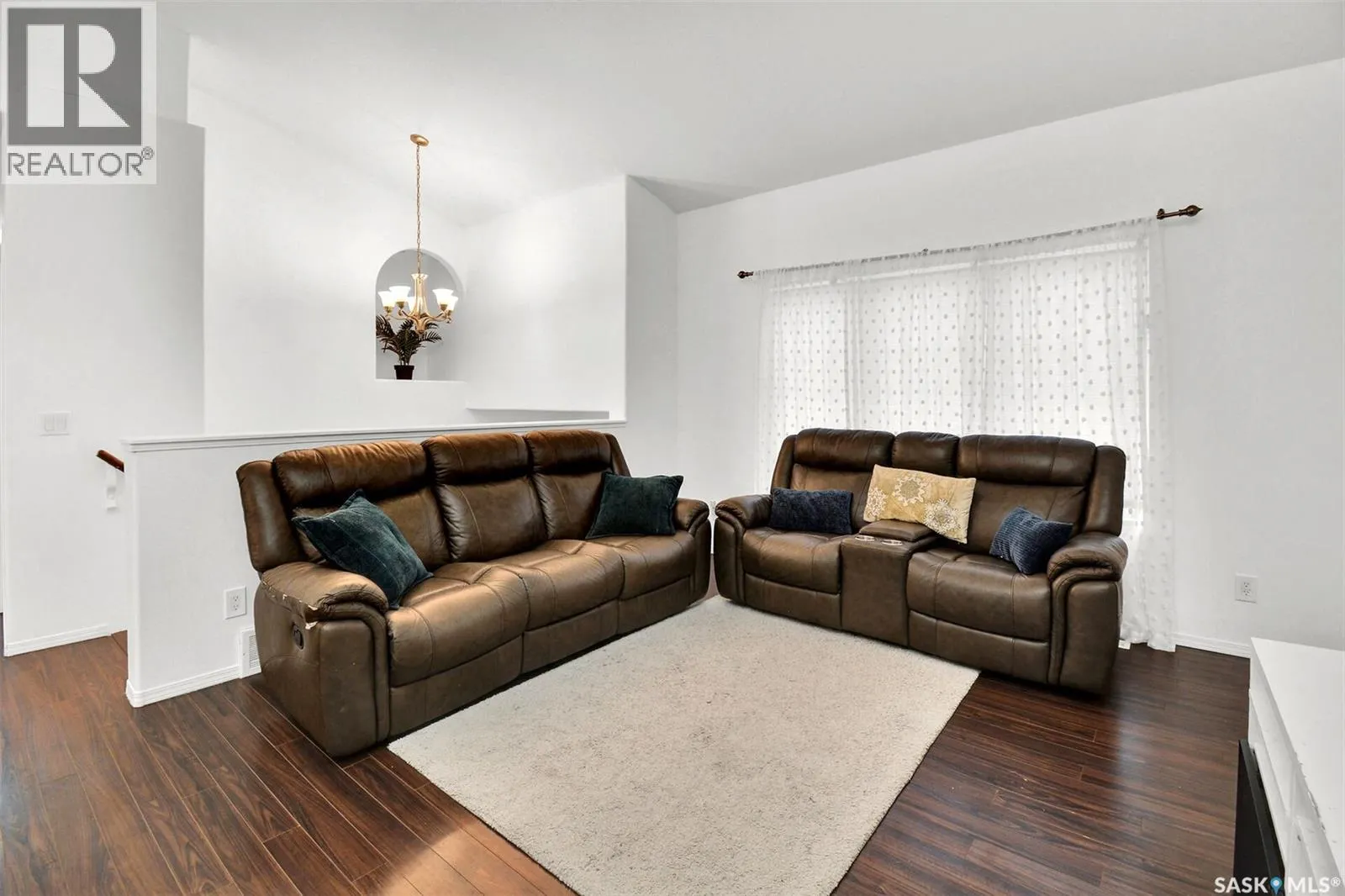 1526 Paton CRESCENT