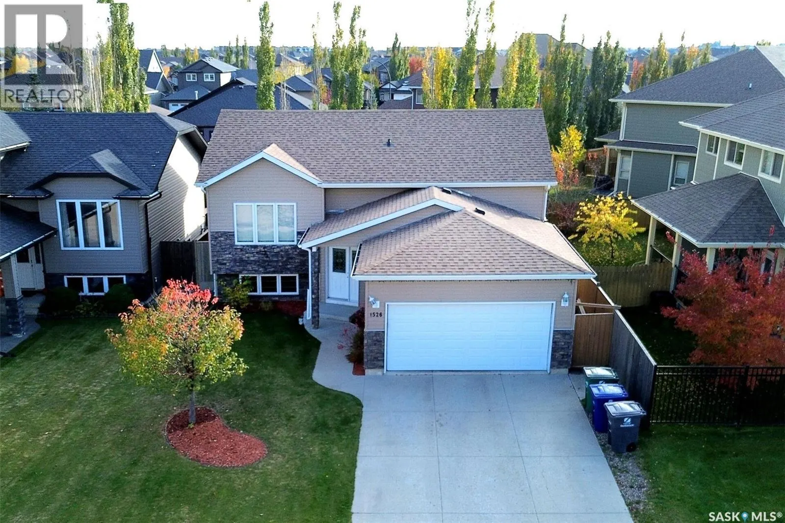 1526 Paton CRESCENT