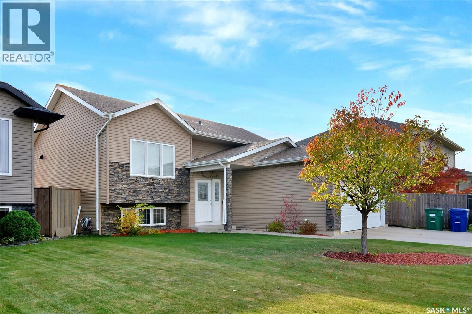 1526 Paton CRESCENT