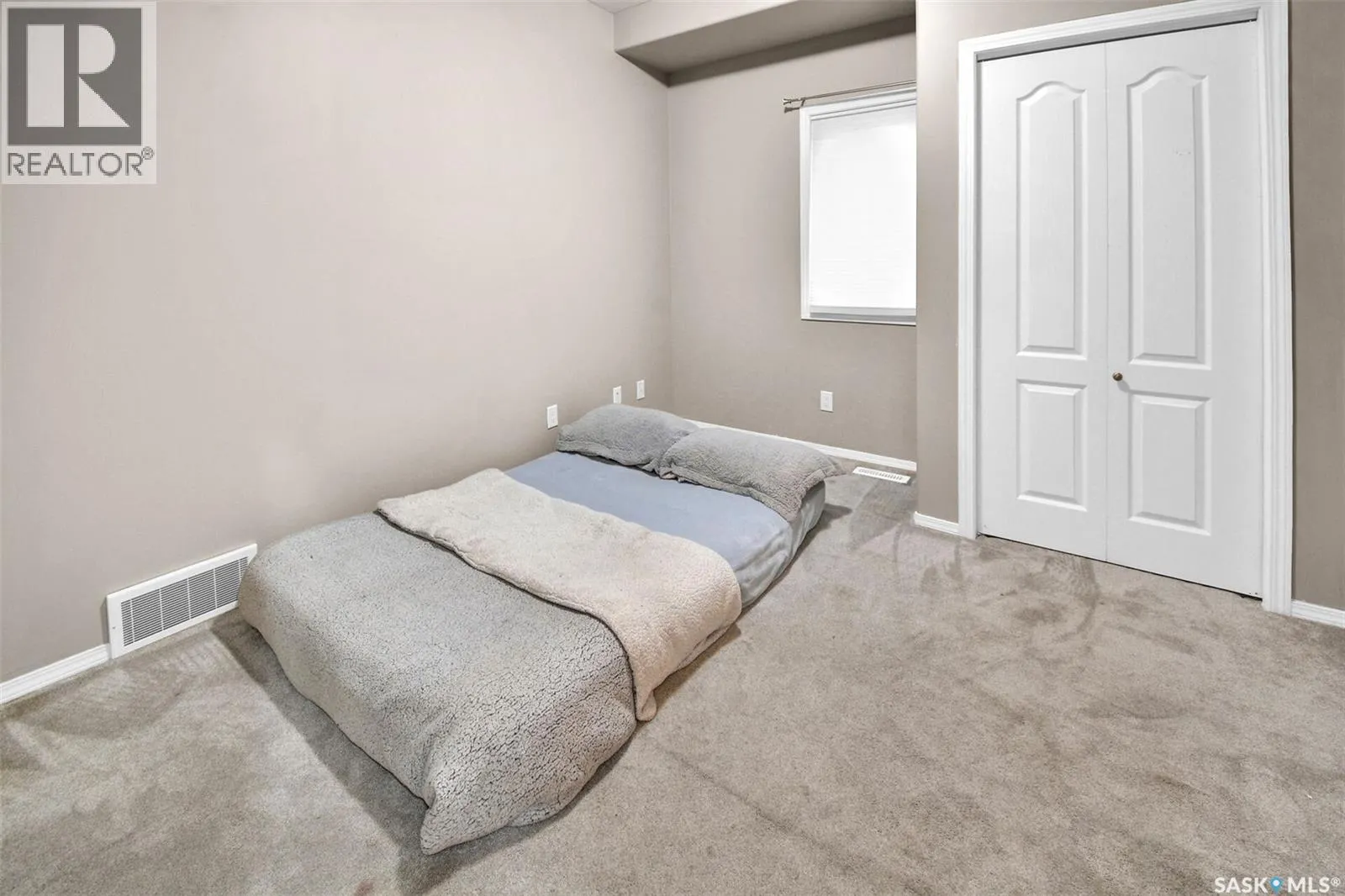 1526 Paton CRESCENT