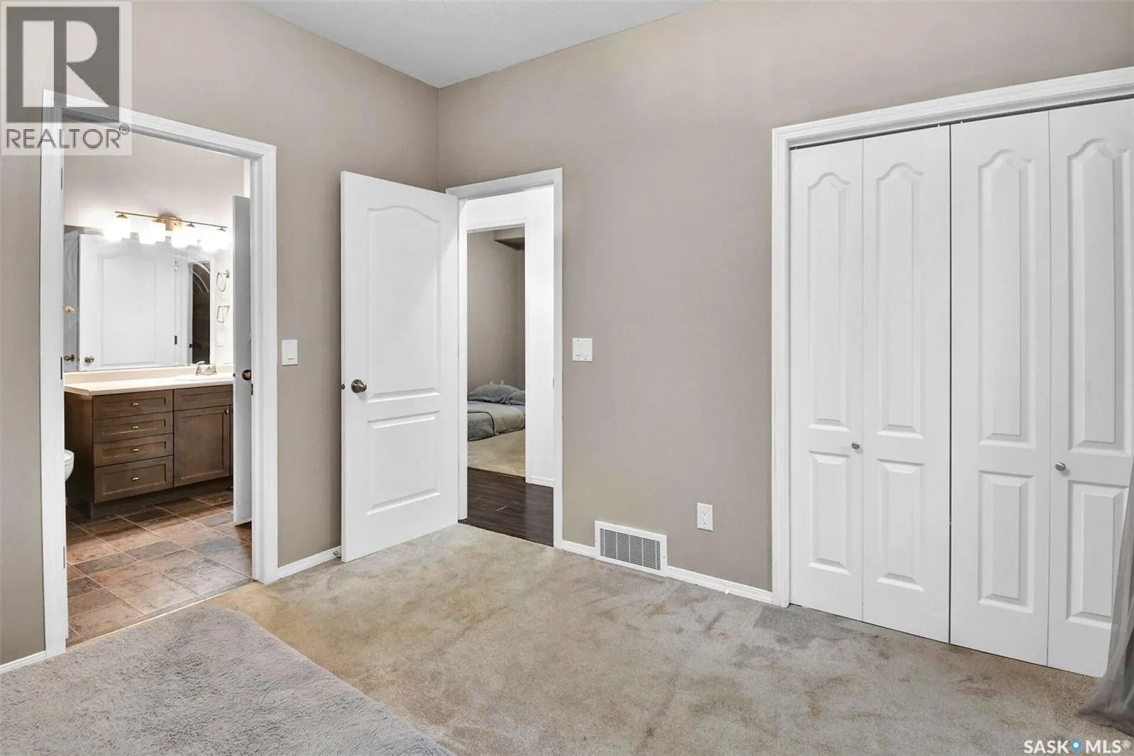 1526 Paton CRESCENT