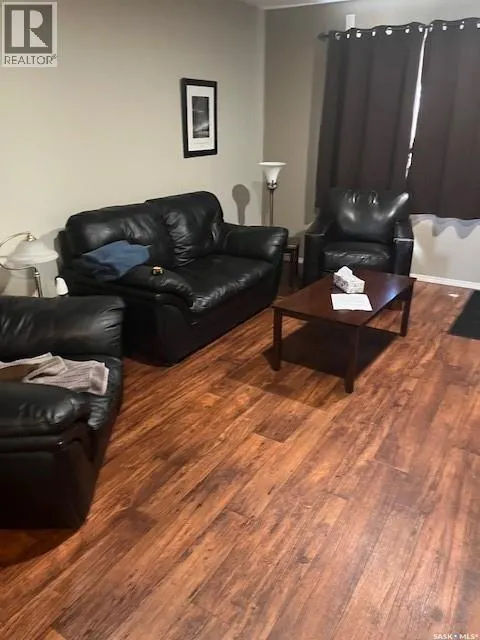 304 1st STREET W