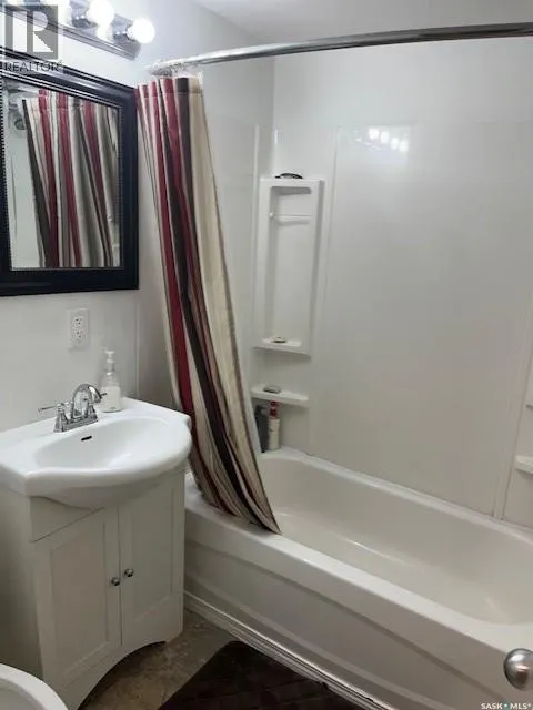 304 1st STREET W
