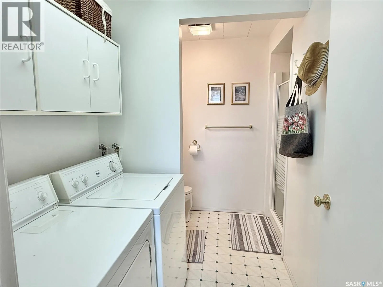 109 2nd STREET W