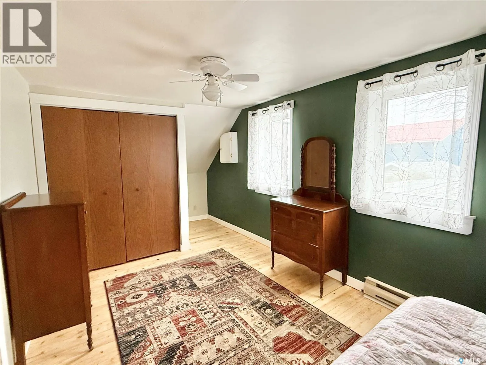109 2nd STREET W
