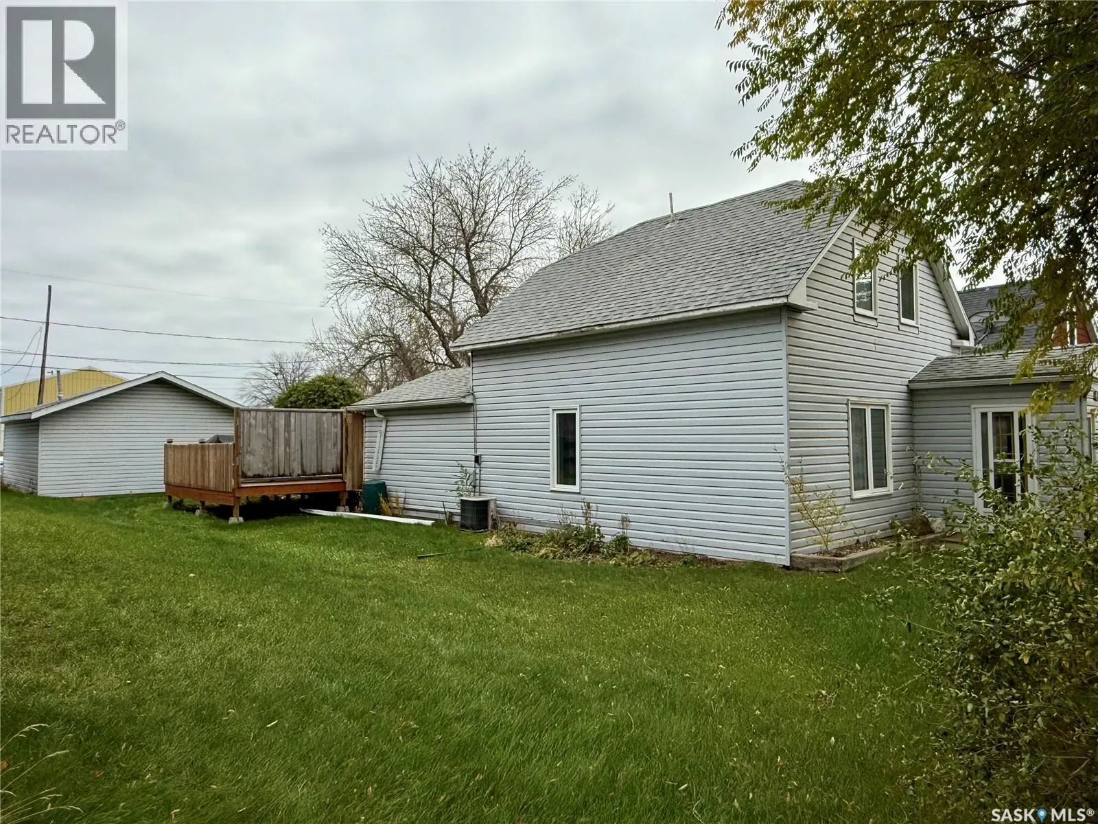 109 2nd STREET W