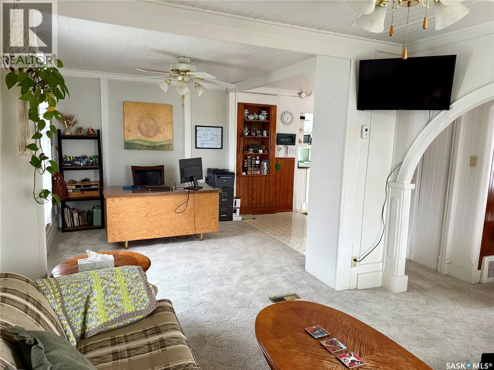 109 2nd STREET W