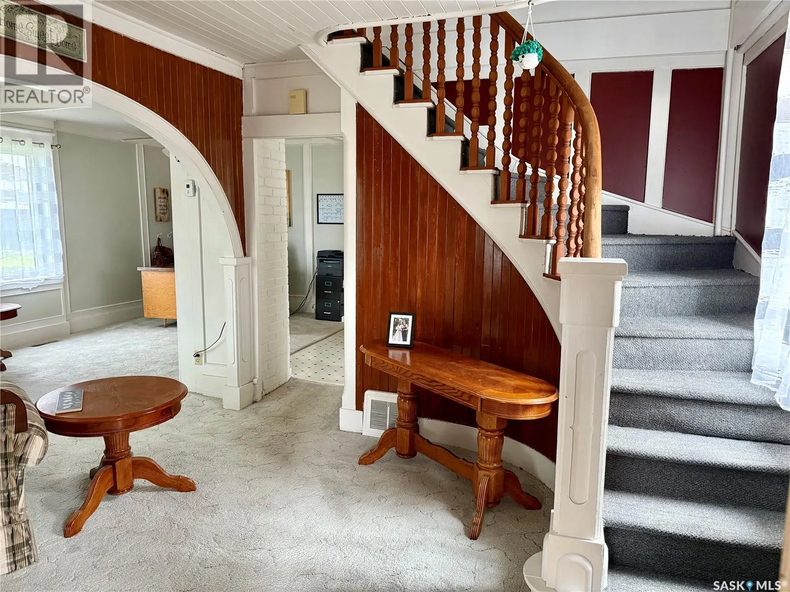109 2nd STREET W