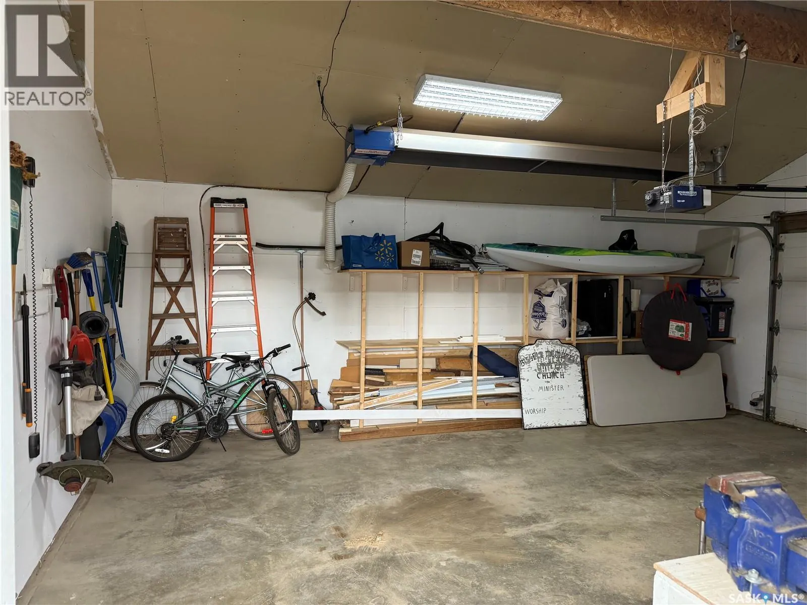 109 2nd STREET W