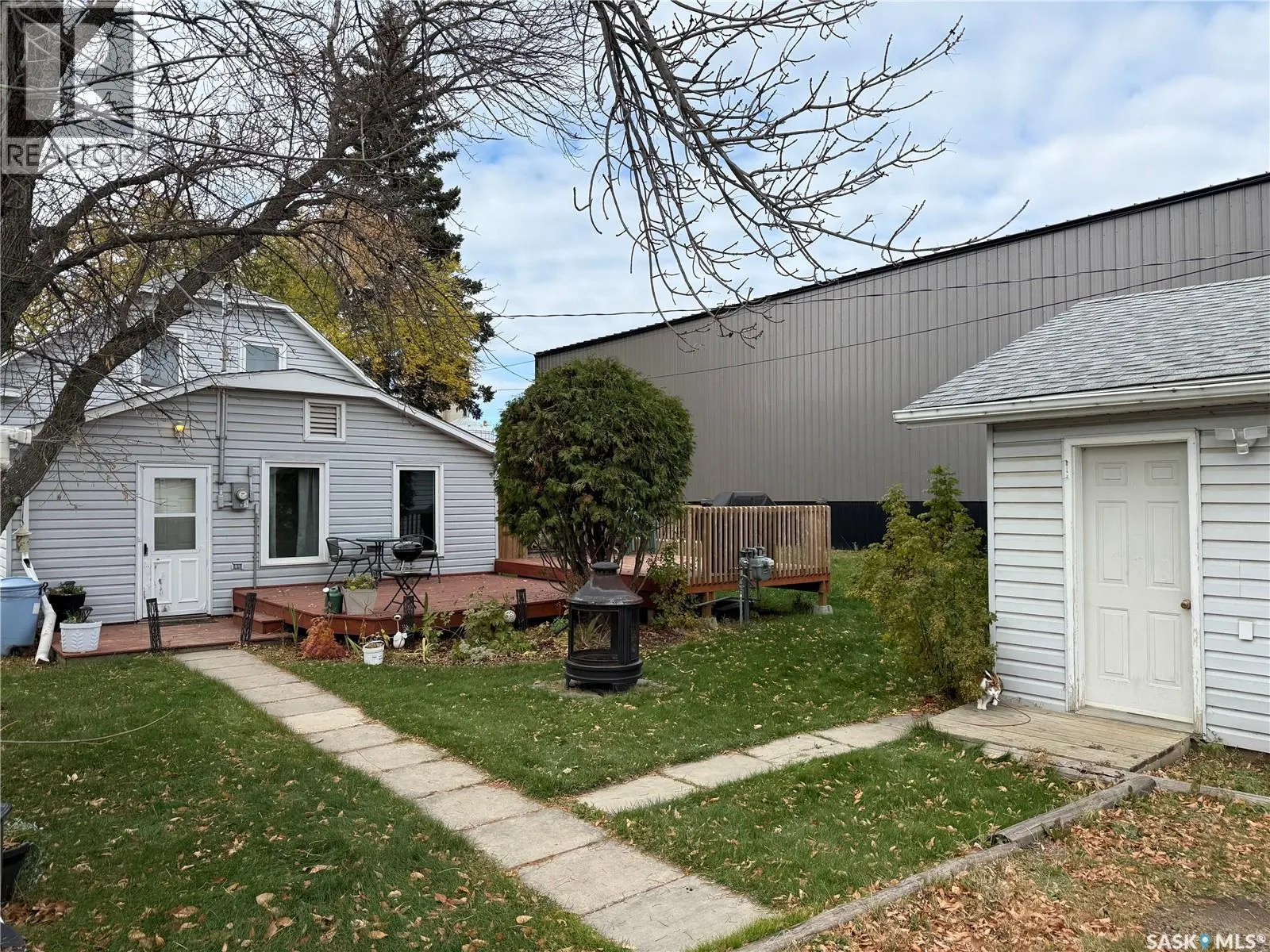 109 2nd STREET W