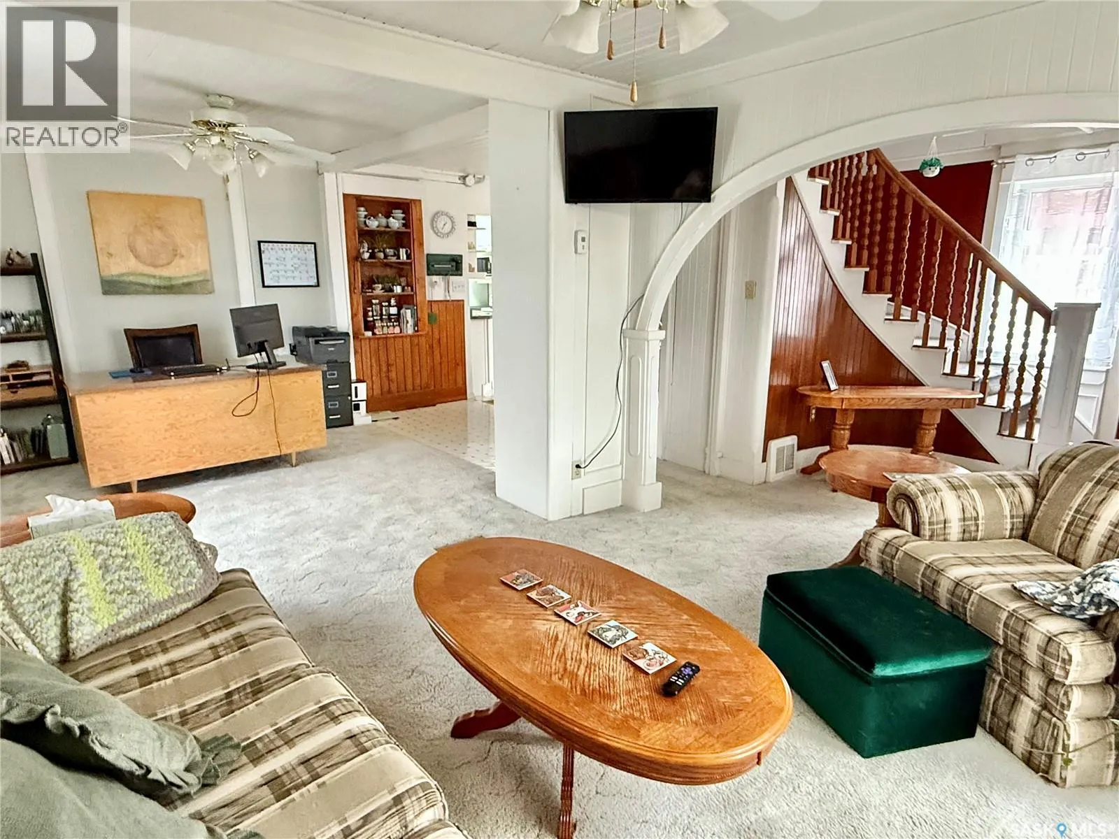 109 2nd STREET W
