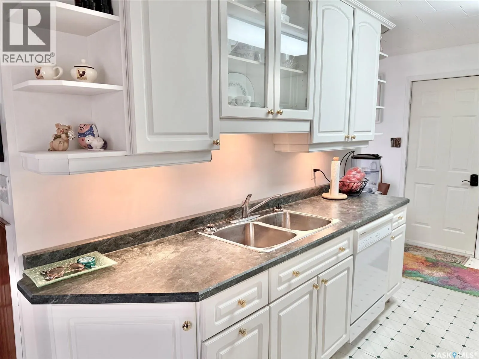 109 2nd STREET W