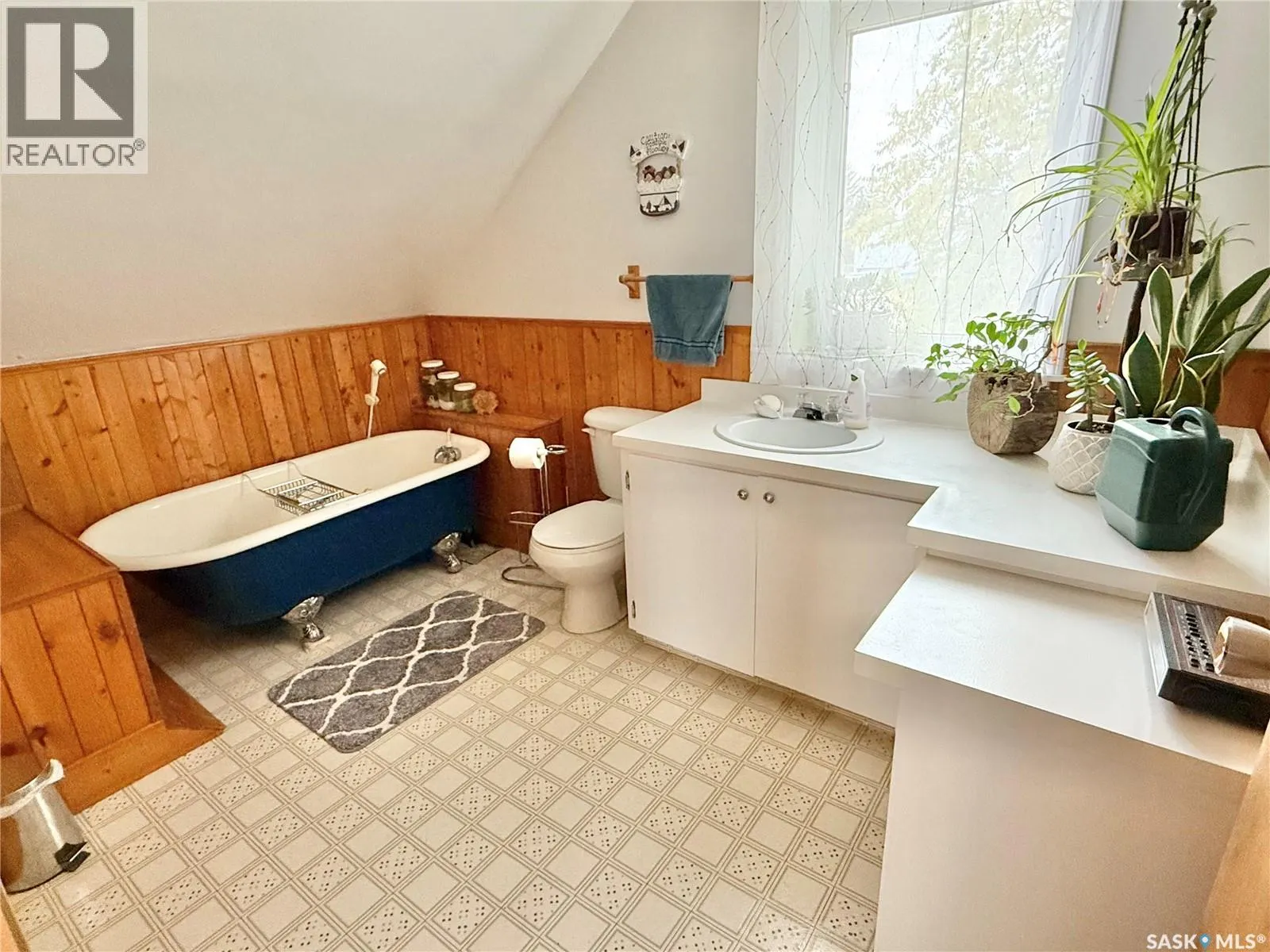 109 2nd STREET W