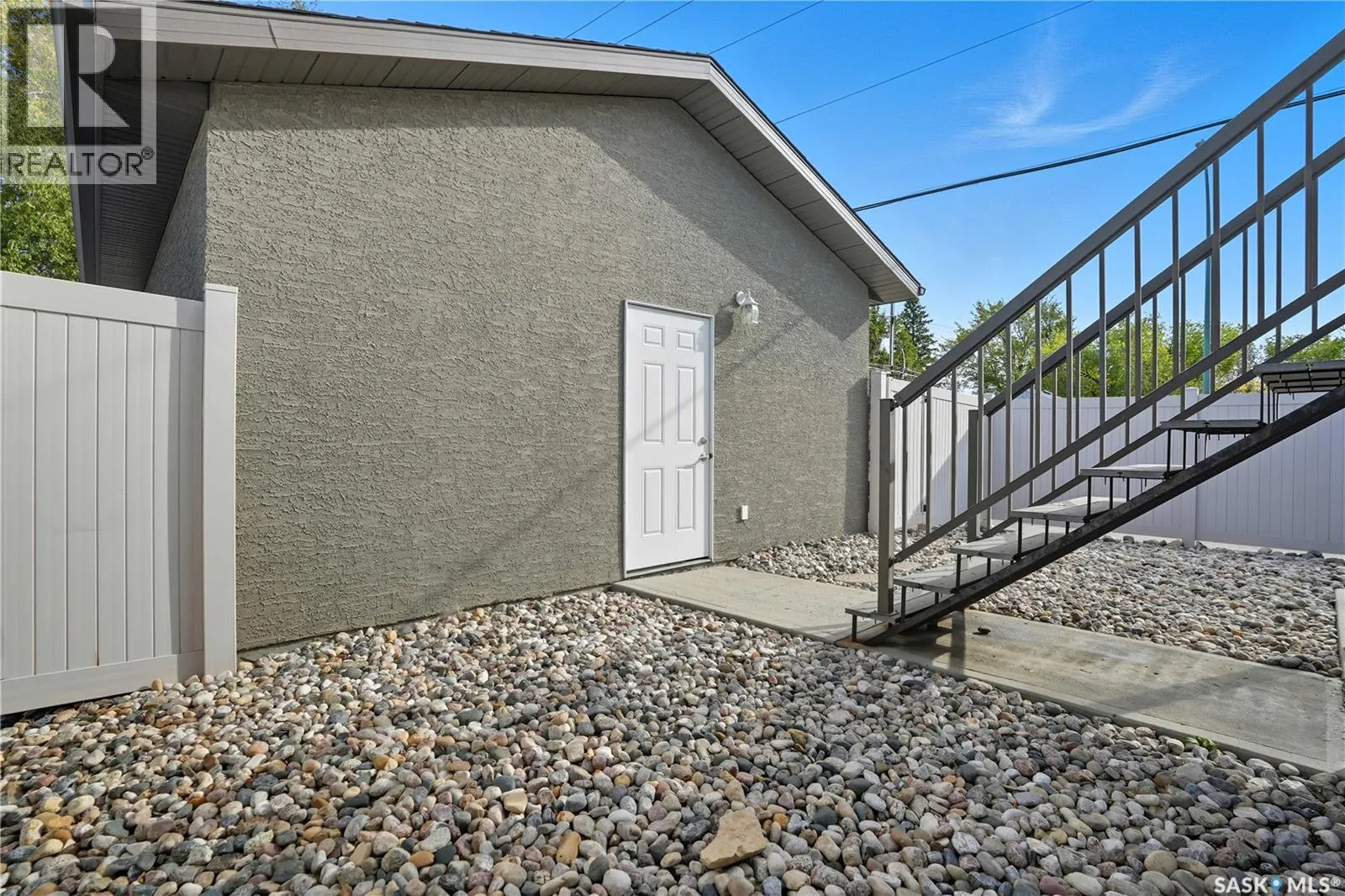 2279 Mackay STREET