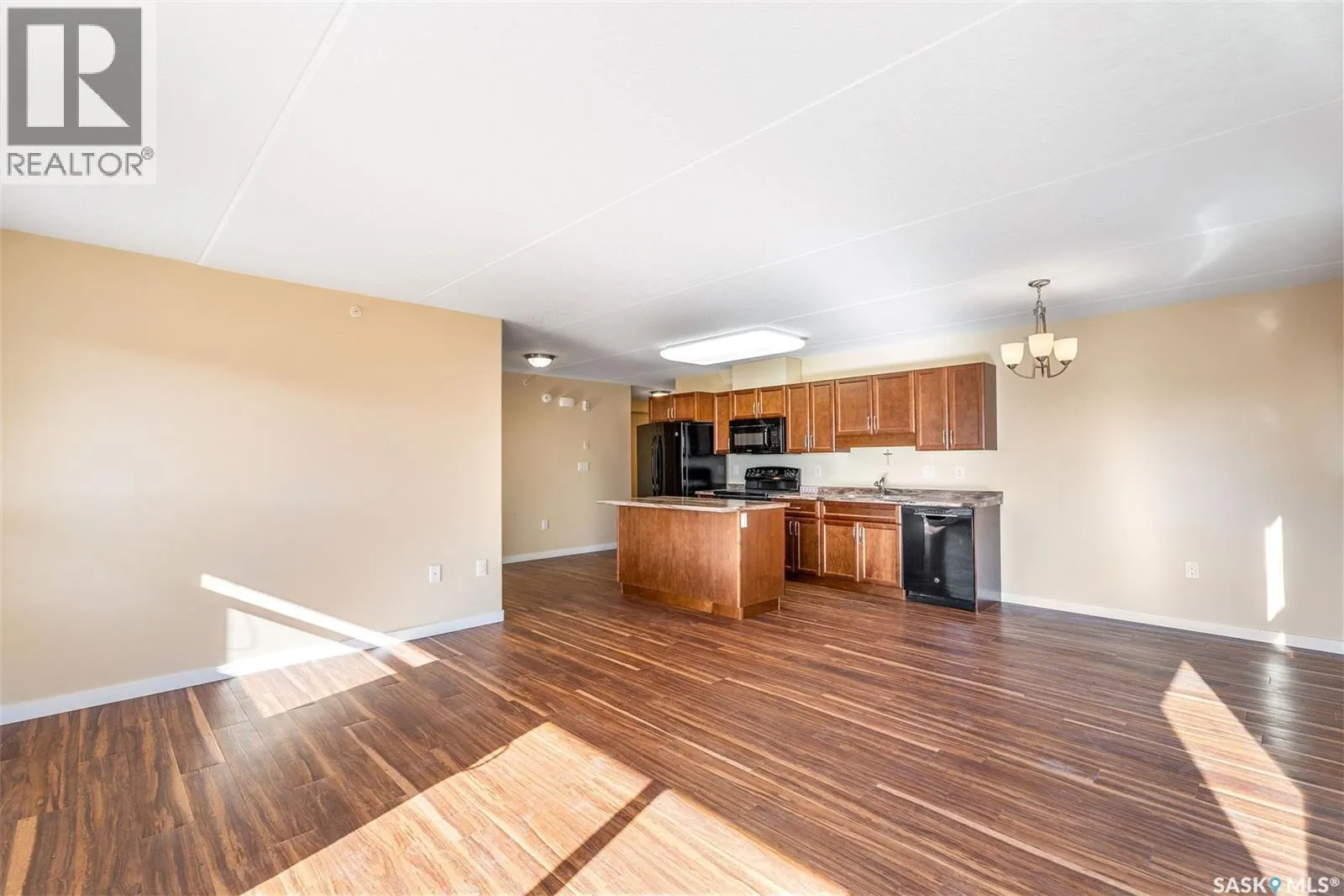 208 2761 Woodbridge DRIVE