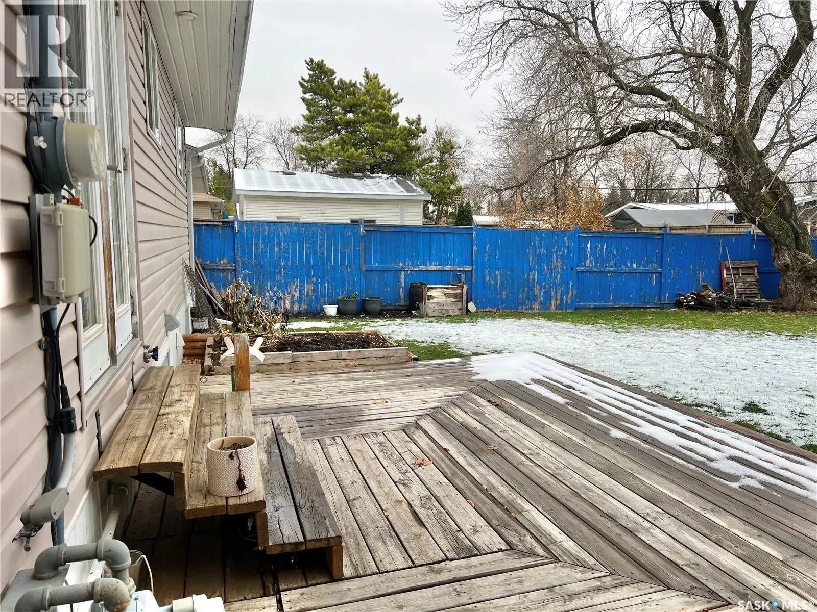 631 Macleod AVENUE E