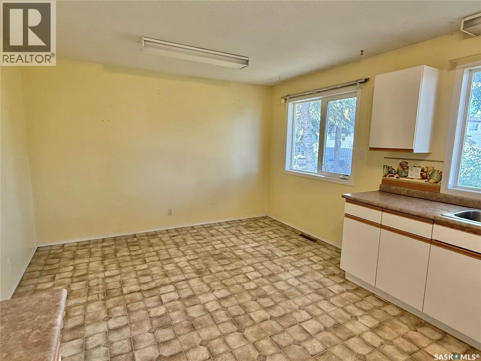 220 4th STREET E