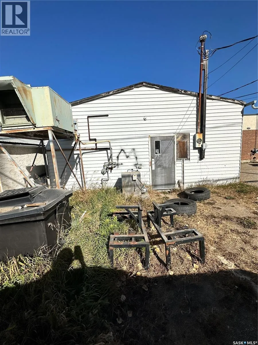 112 2nd AVENUE E