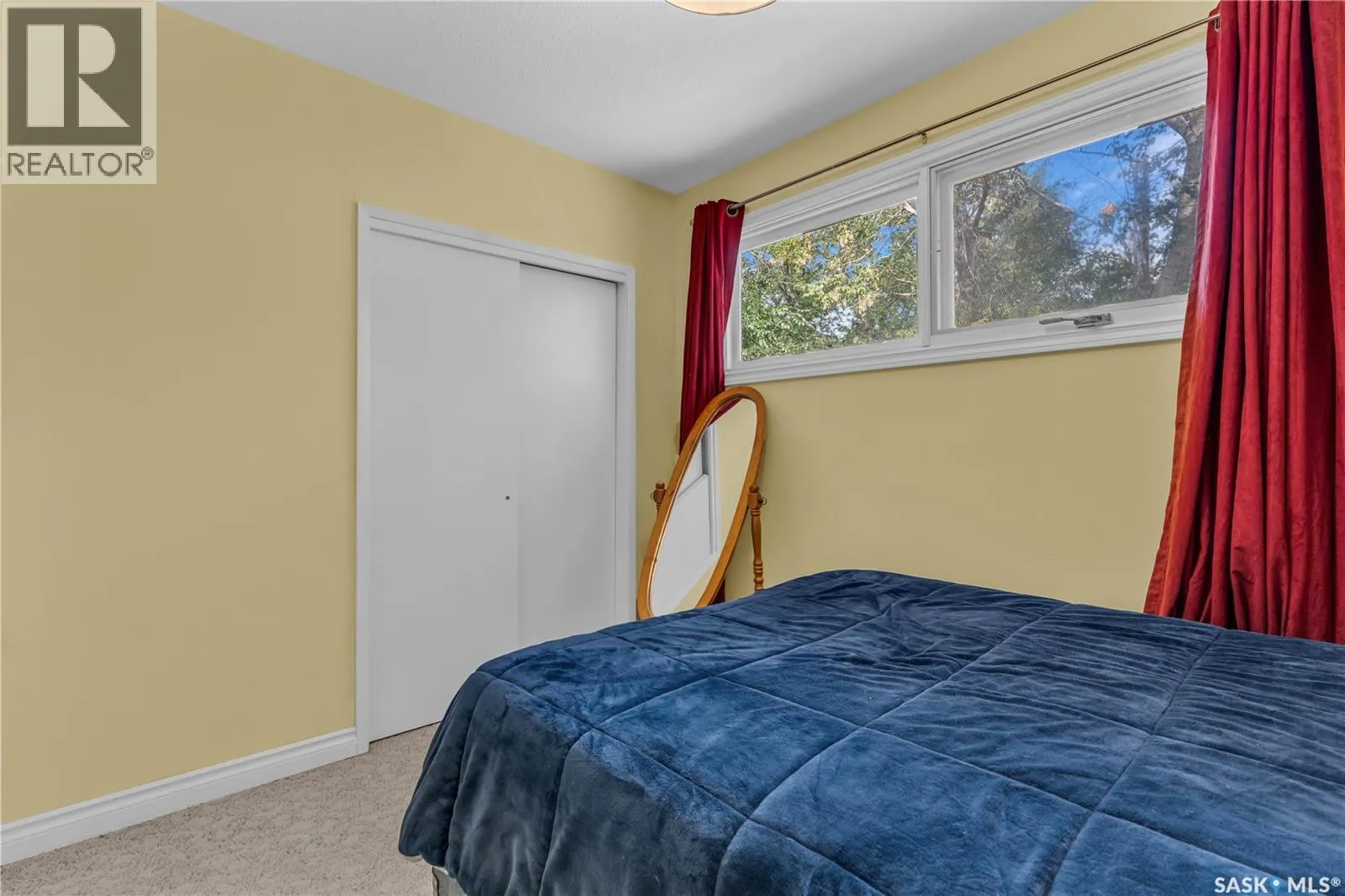 275 Logan CRESCENT
