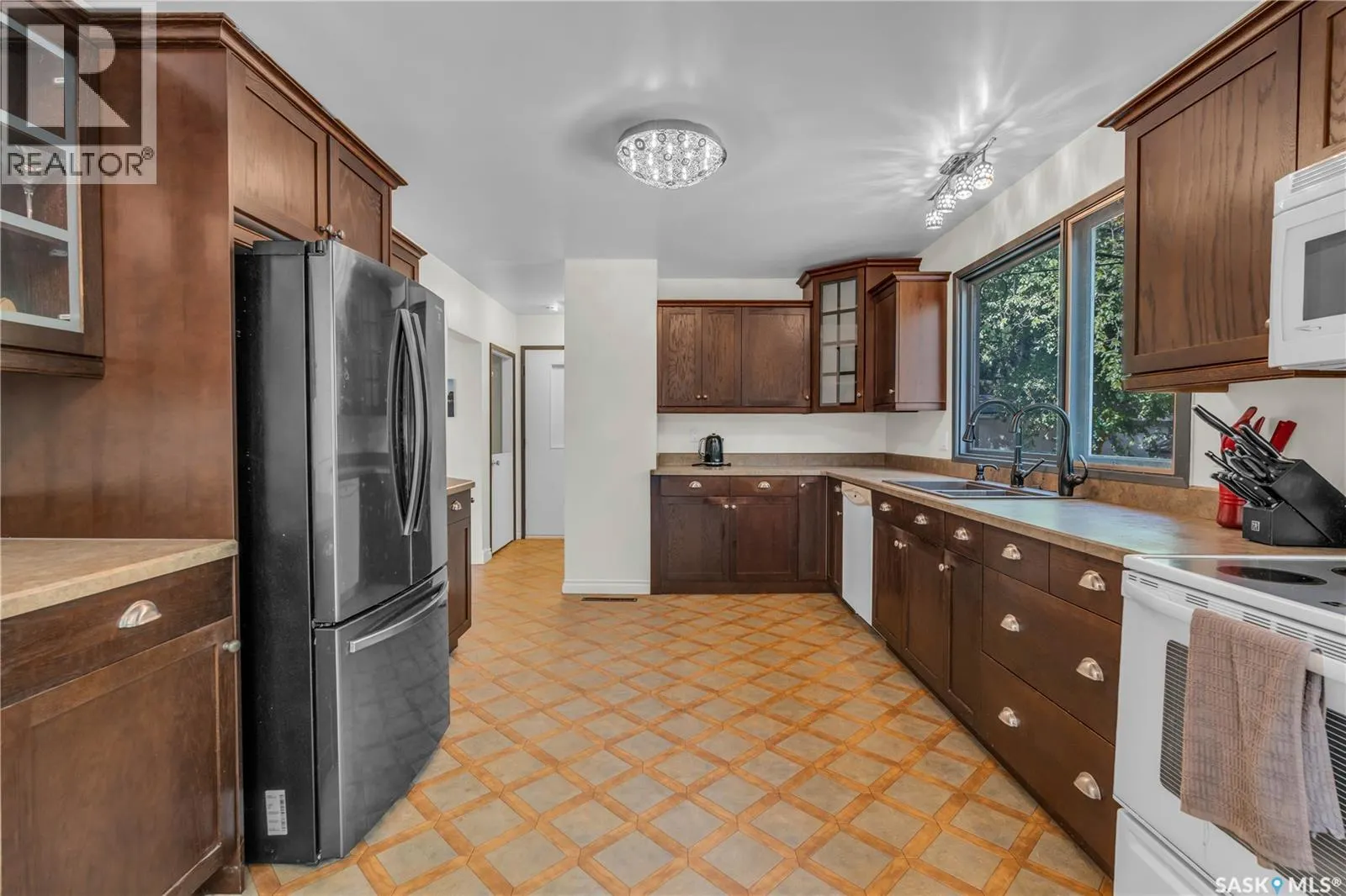 275 Logan CRESCENT