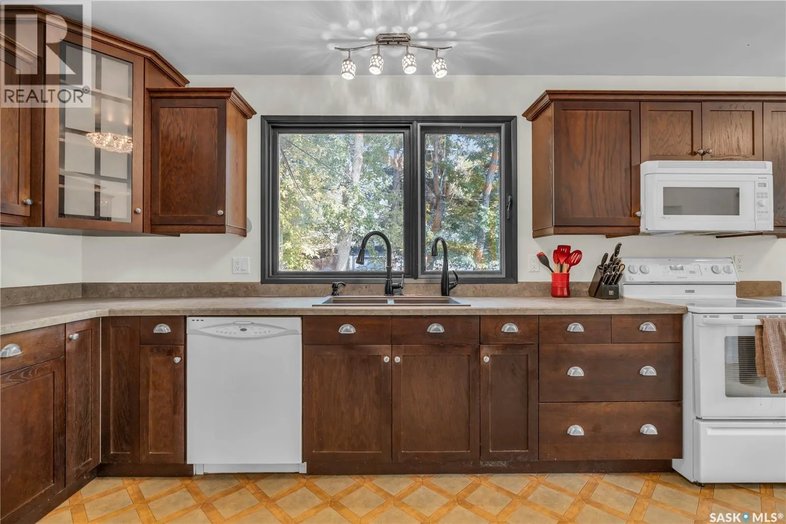 275 Logan CRESCENT