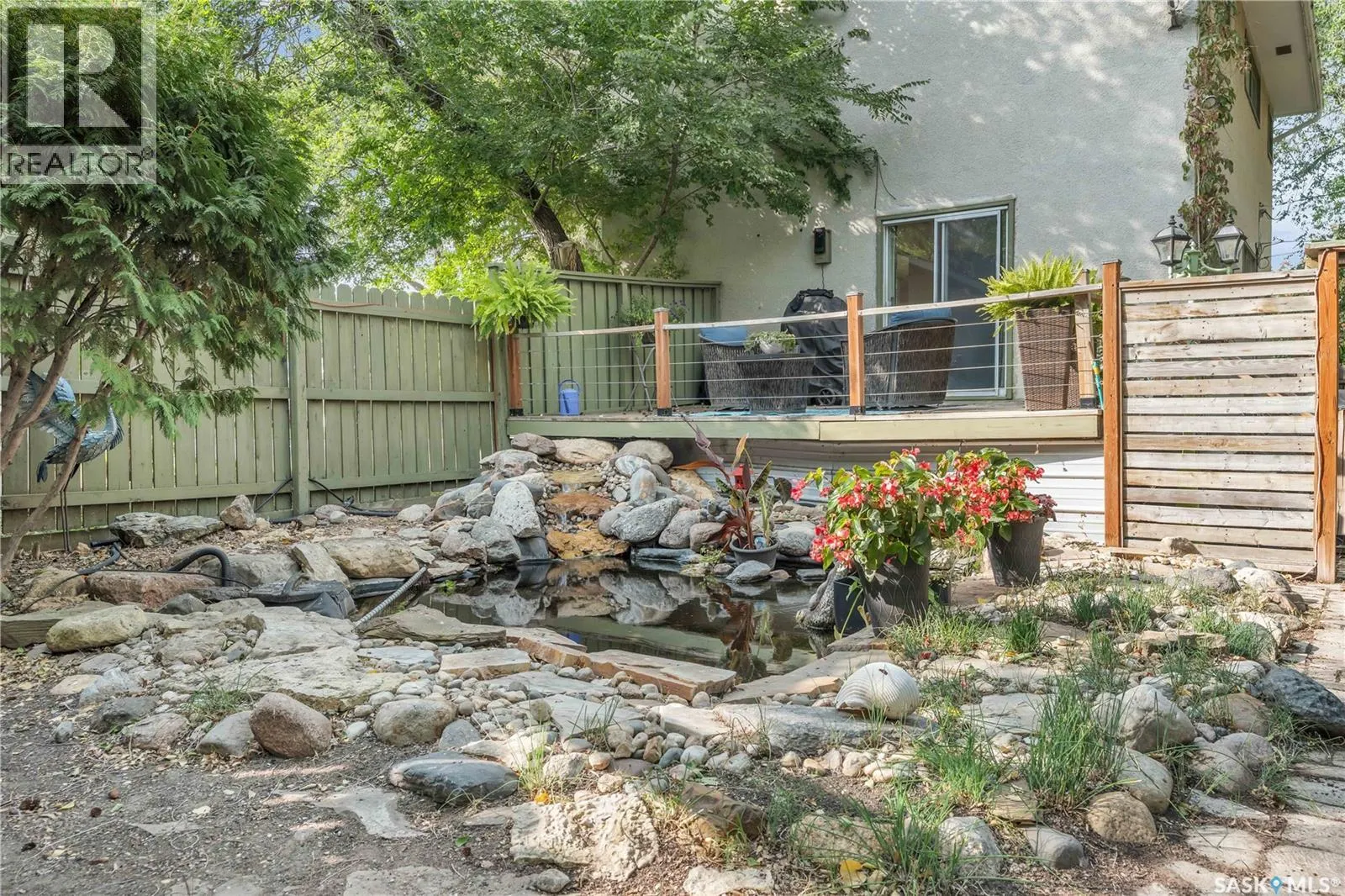 275 Logan CRESCENT