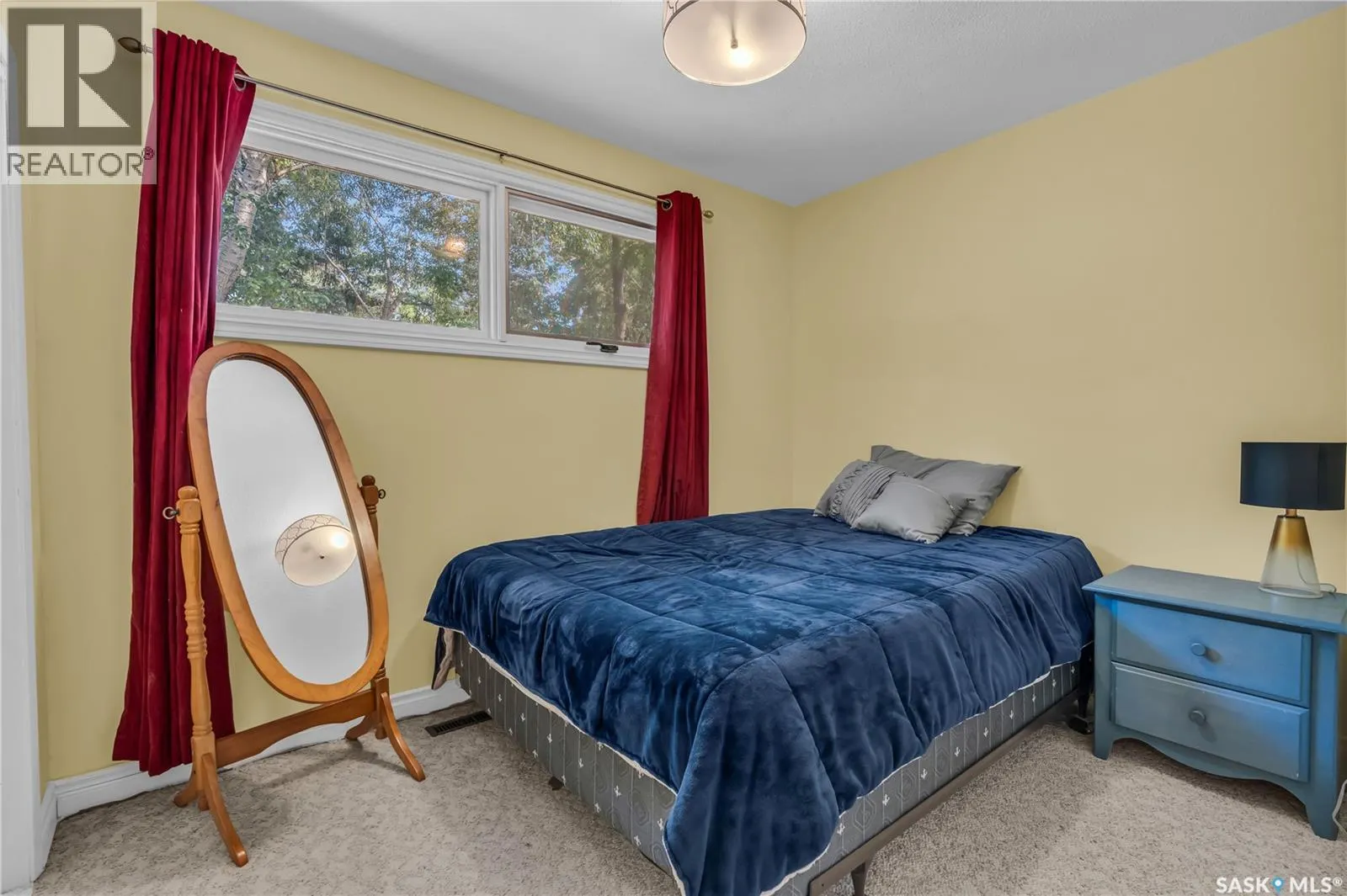 275 Logan CRESCENT