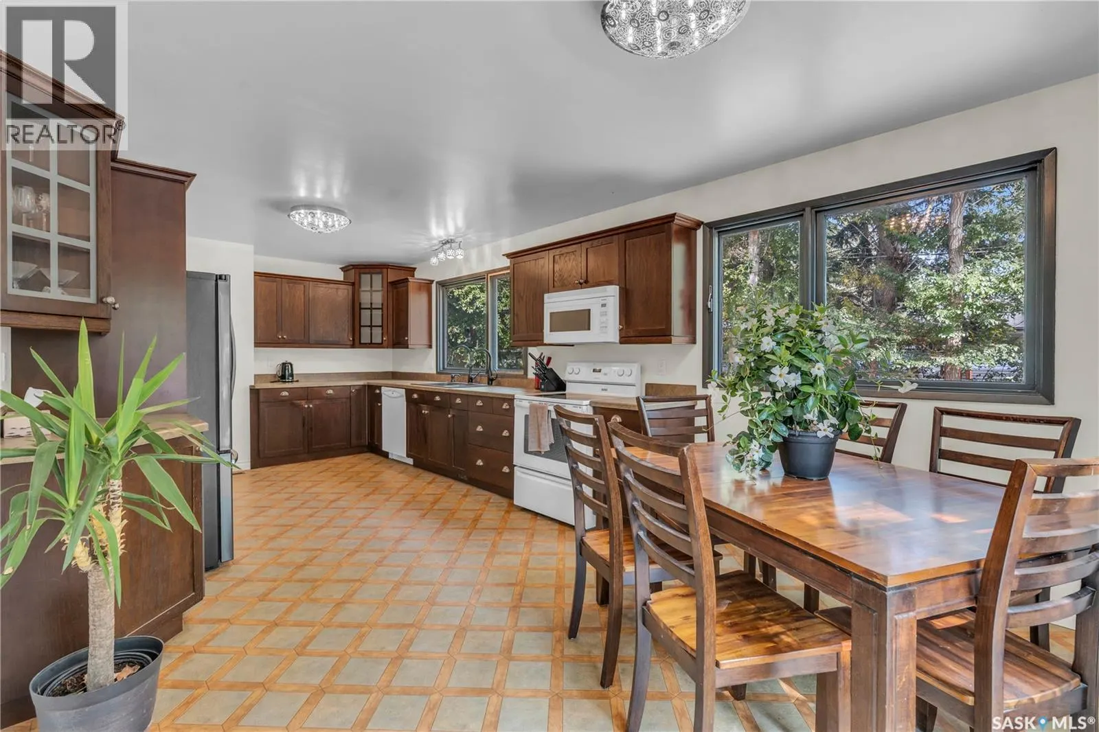 275 Logan CRESCENT