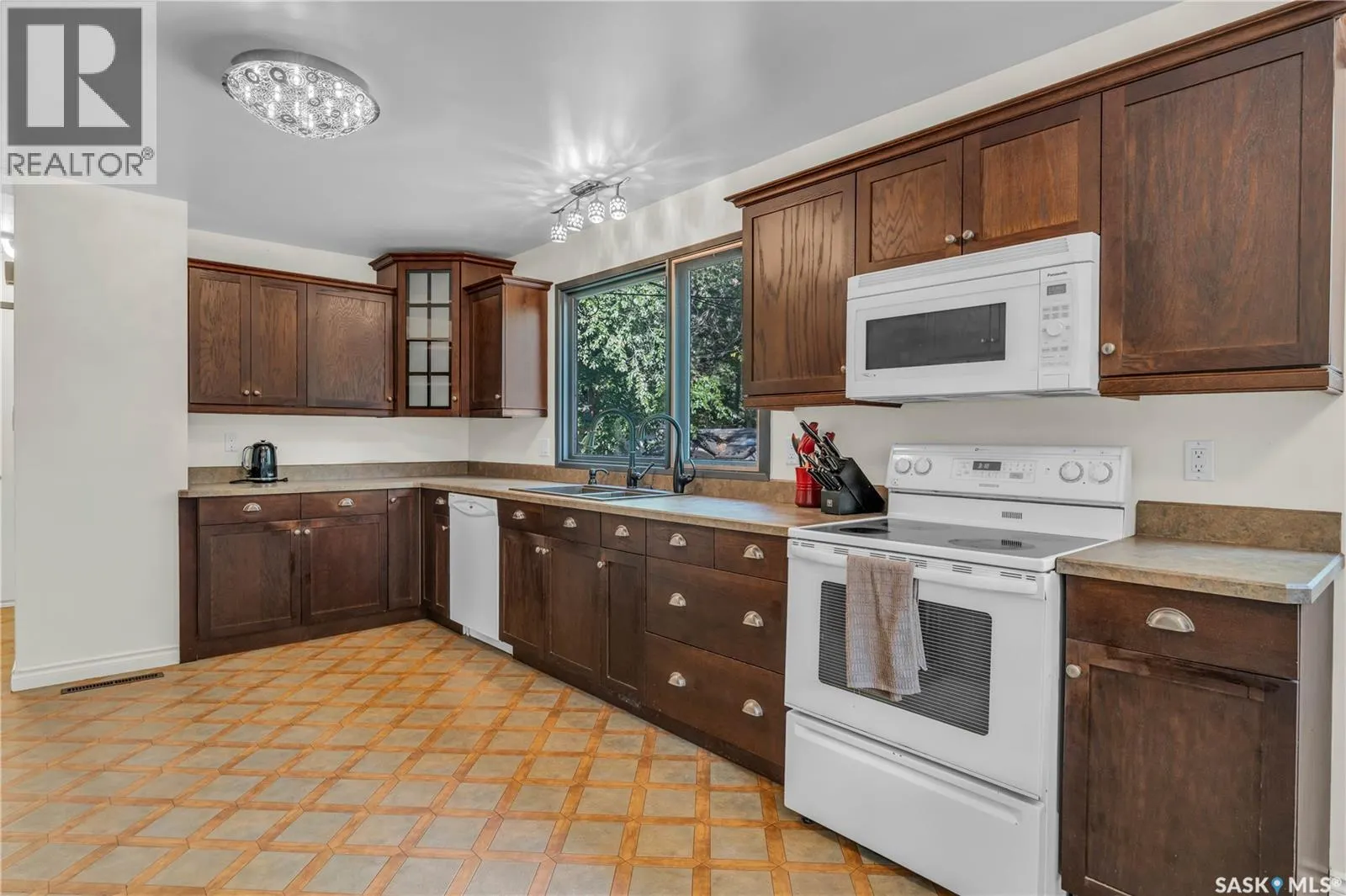 275 Logan CRESCENT