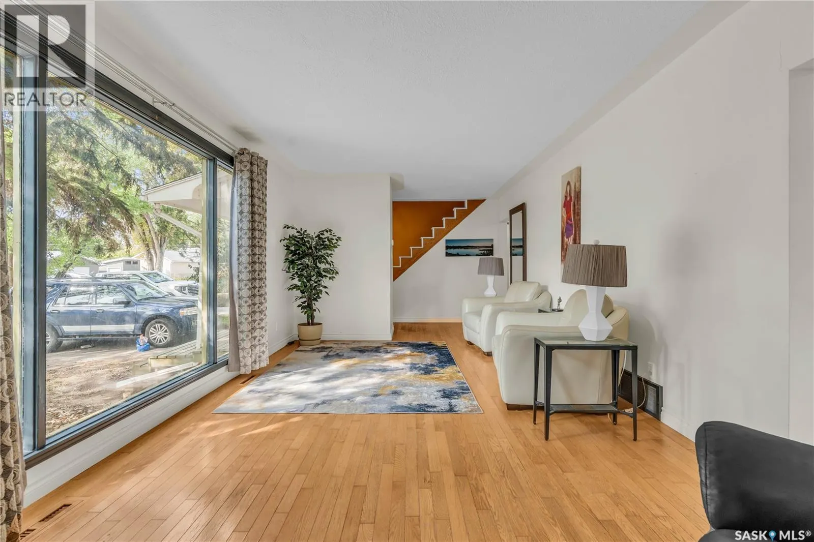275 Logan CRESCENT