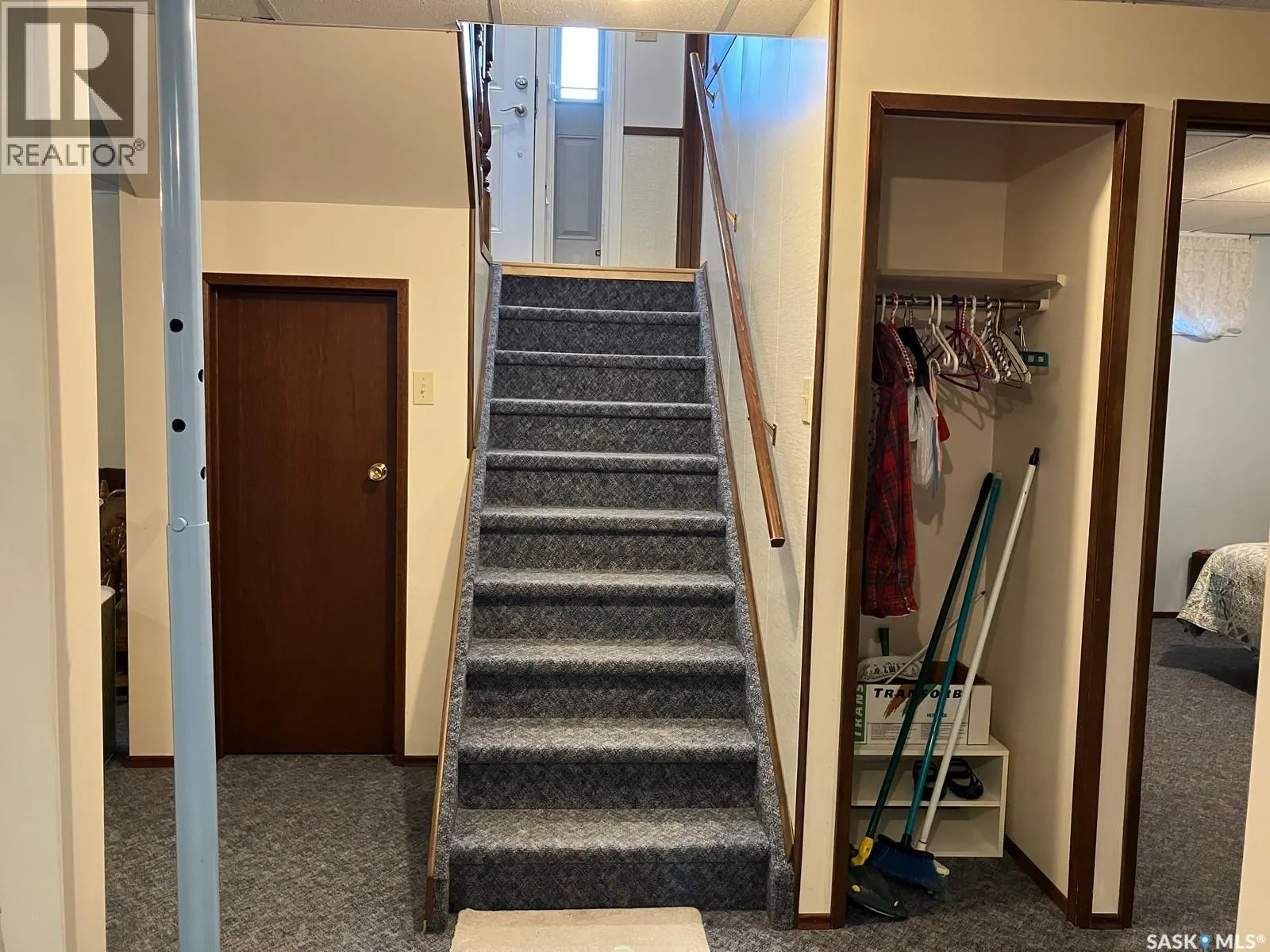 419 8th AVENUE W