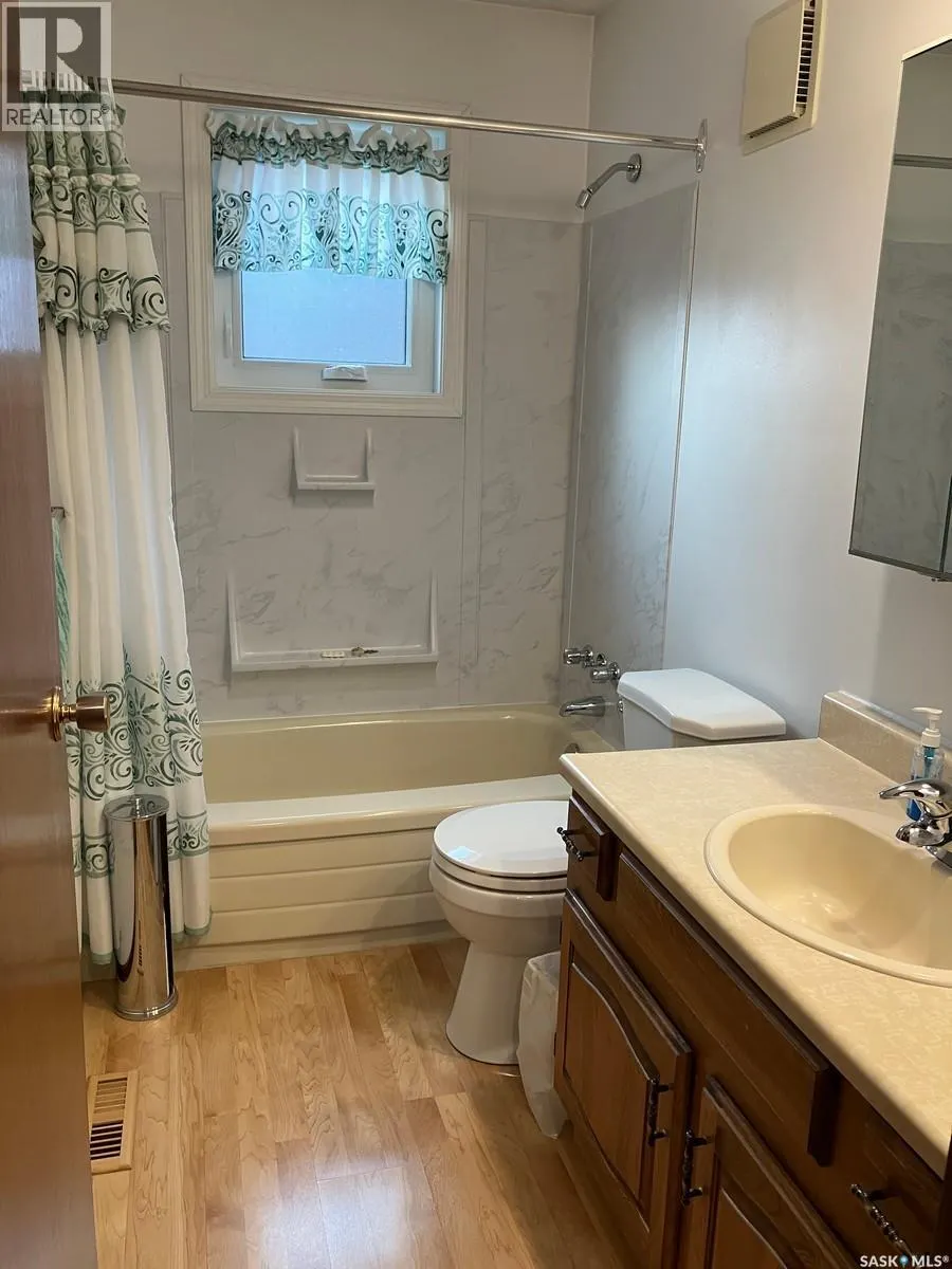 419 8th AVENUE W