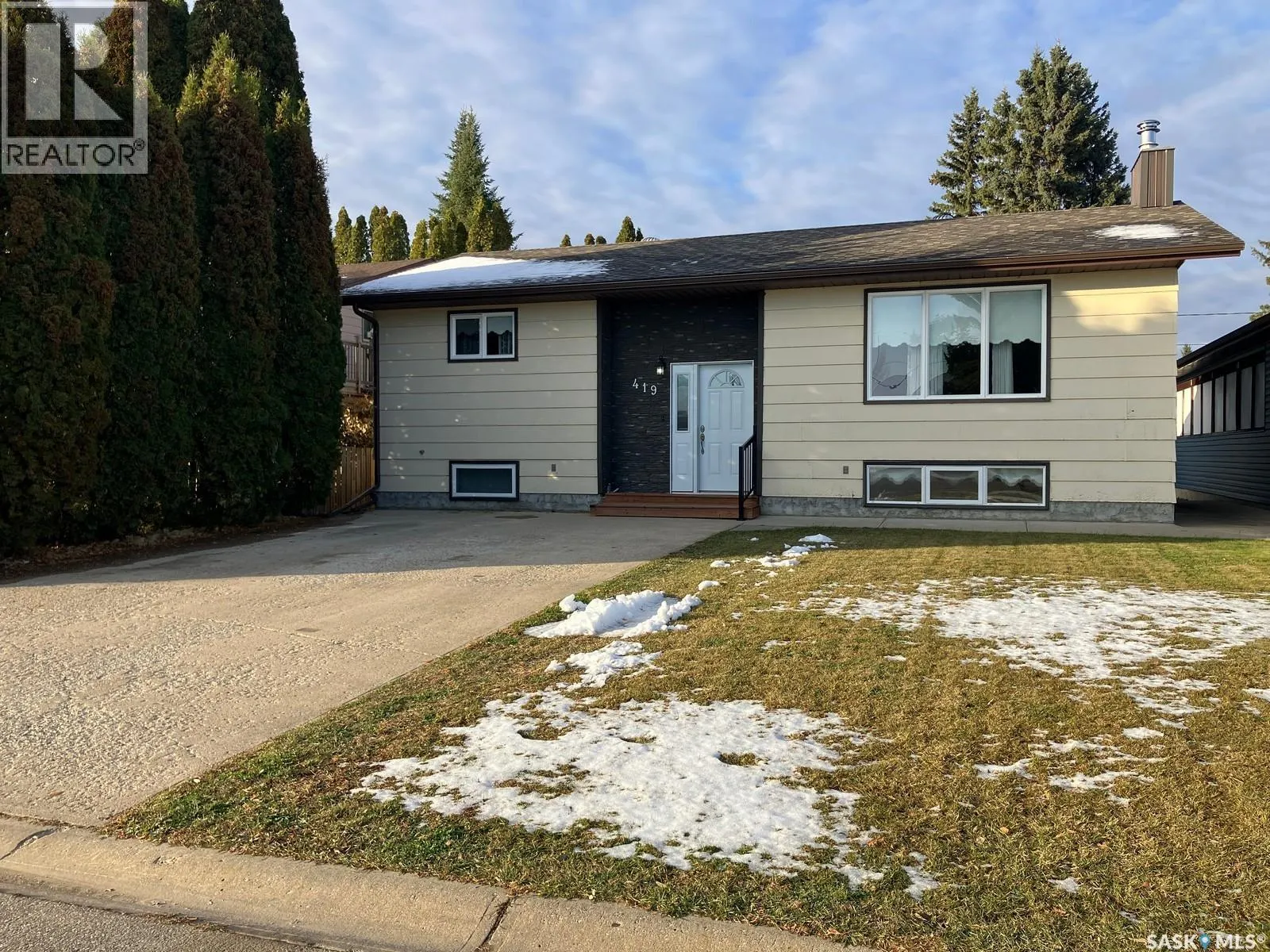 419 8th AVENUE W