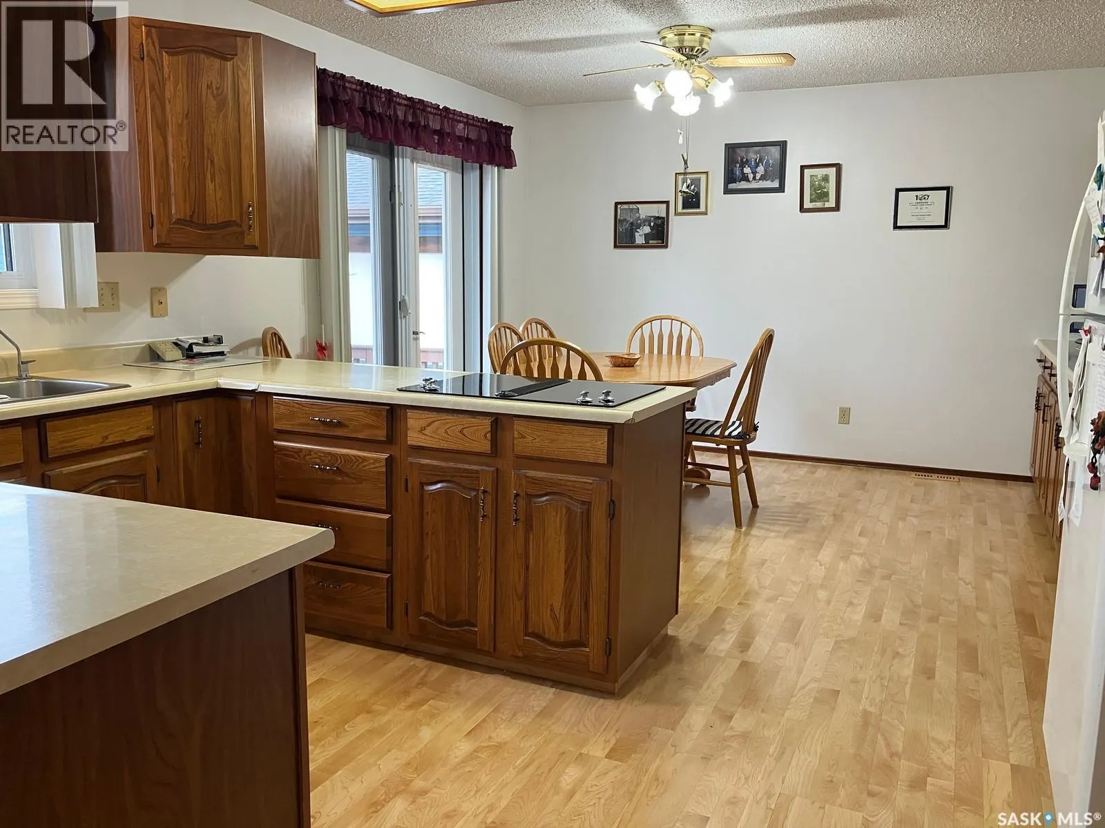 419 8th AVENUE W