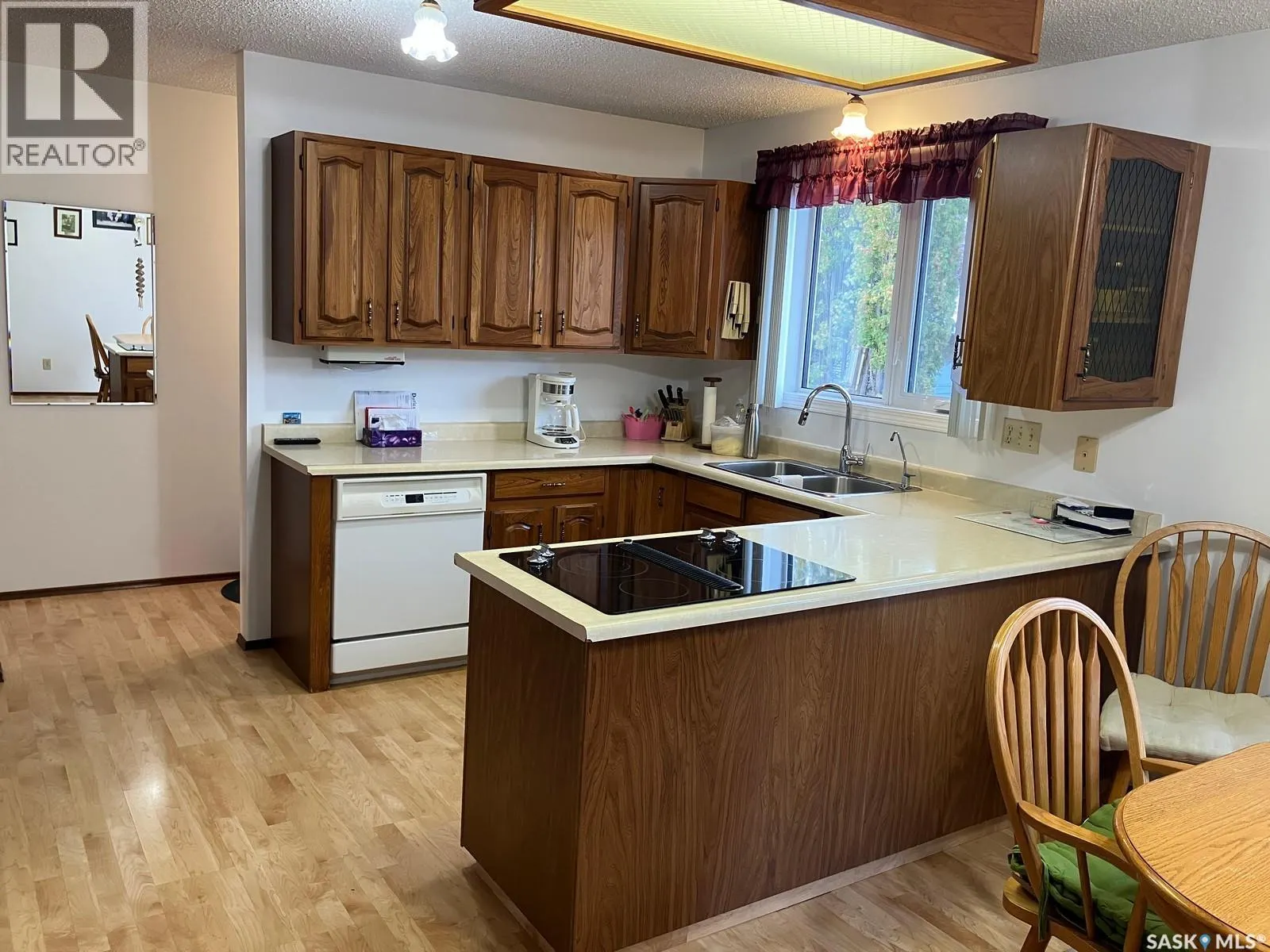419 8th AVENUE W