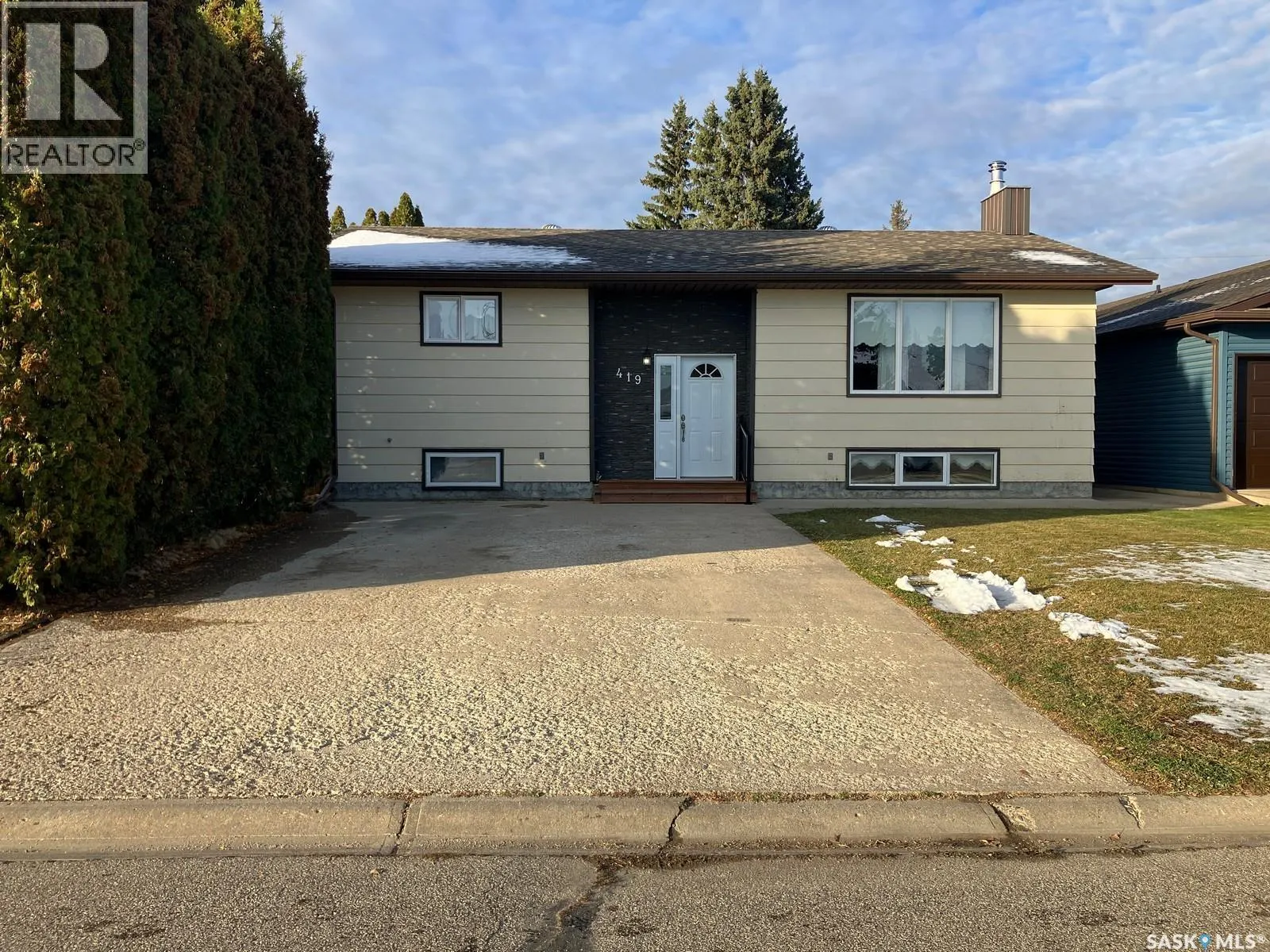 419 8th AVENUE W