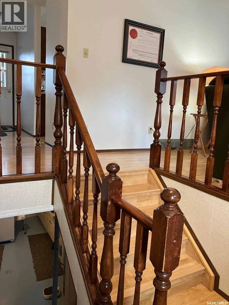 419 8th AVENUE W
